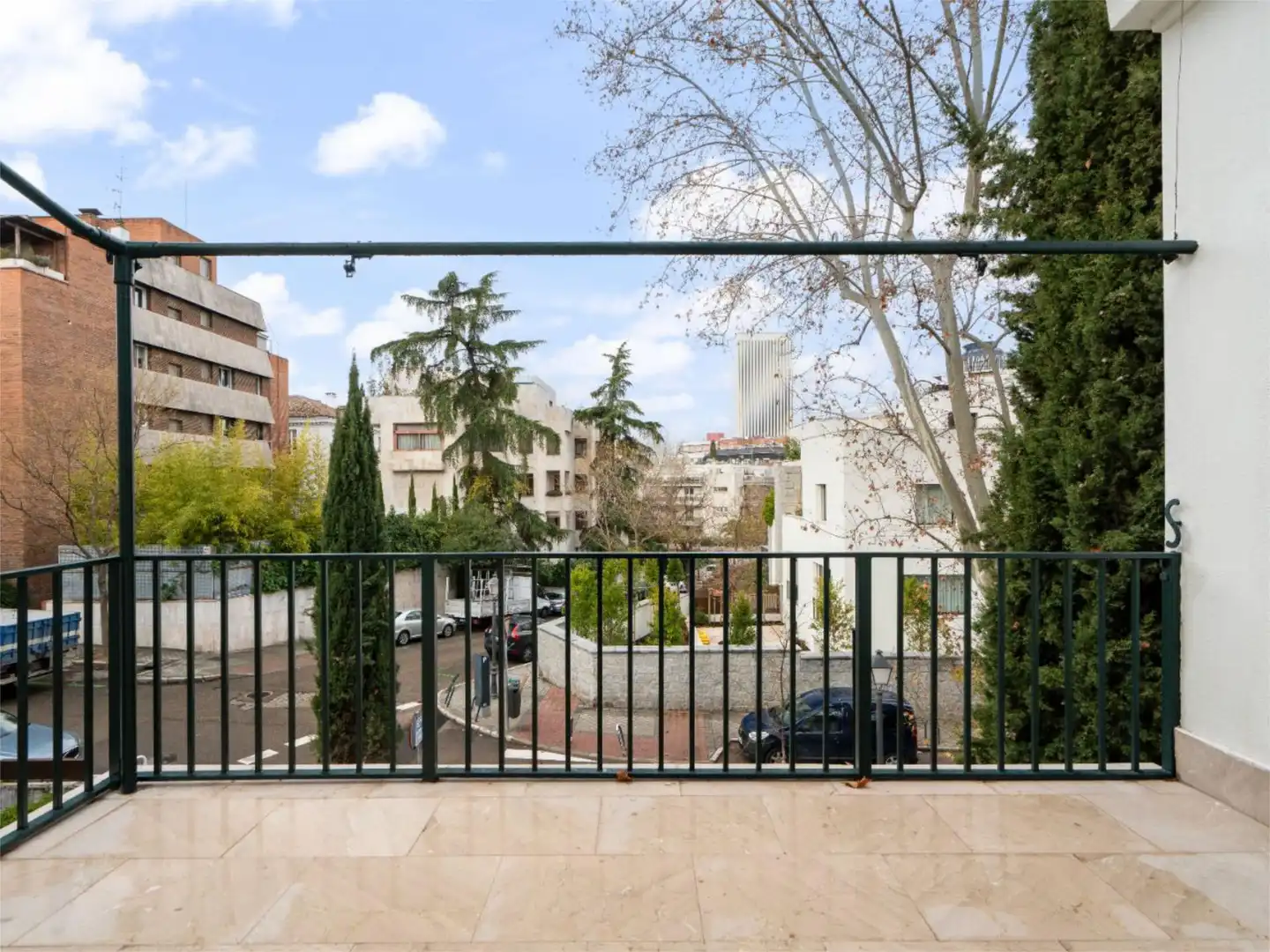 Dúplex de lloguer a Calle del Darro, 6, El Viso Vista exterior de Dúplex de lloguer en Madrid amb Aire condicionat, Calefacció i Jardí privat