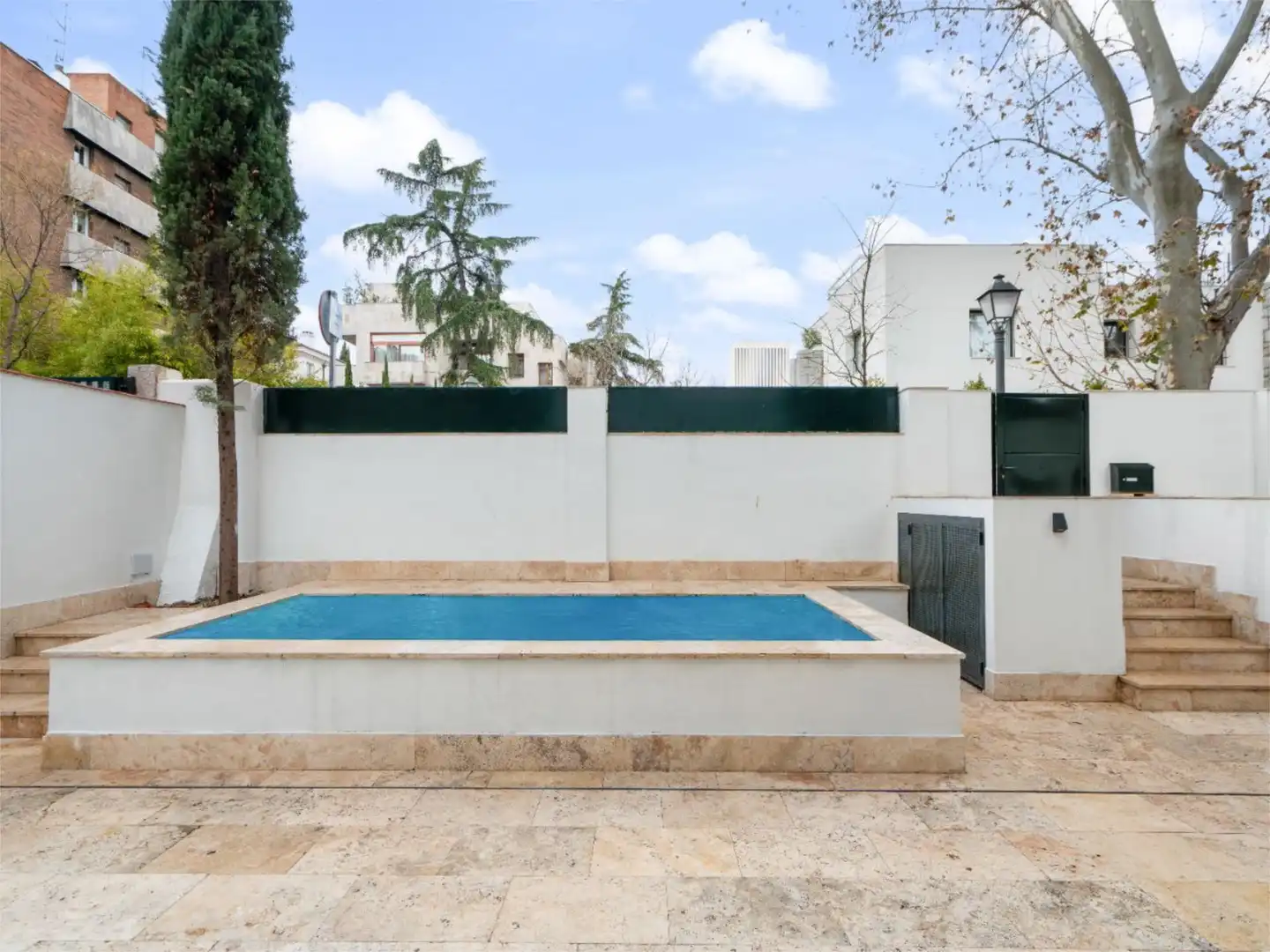 Dúplex de lloguer a Calle del Darro, 6, El Viso Piscina de Dúplex de lloguer en Madrid amb Aire condicionat, Calefacció i Jardí privat