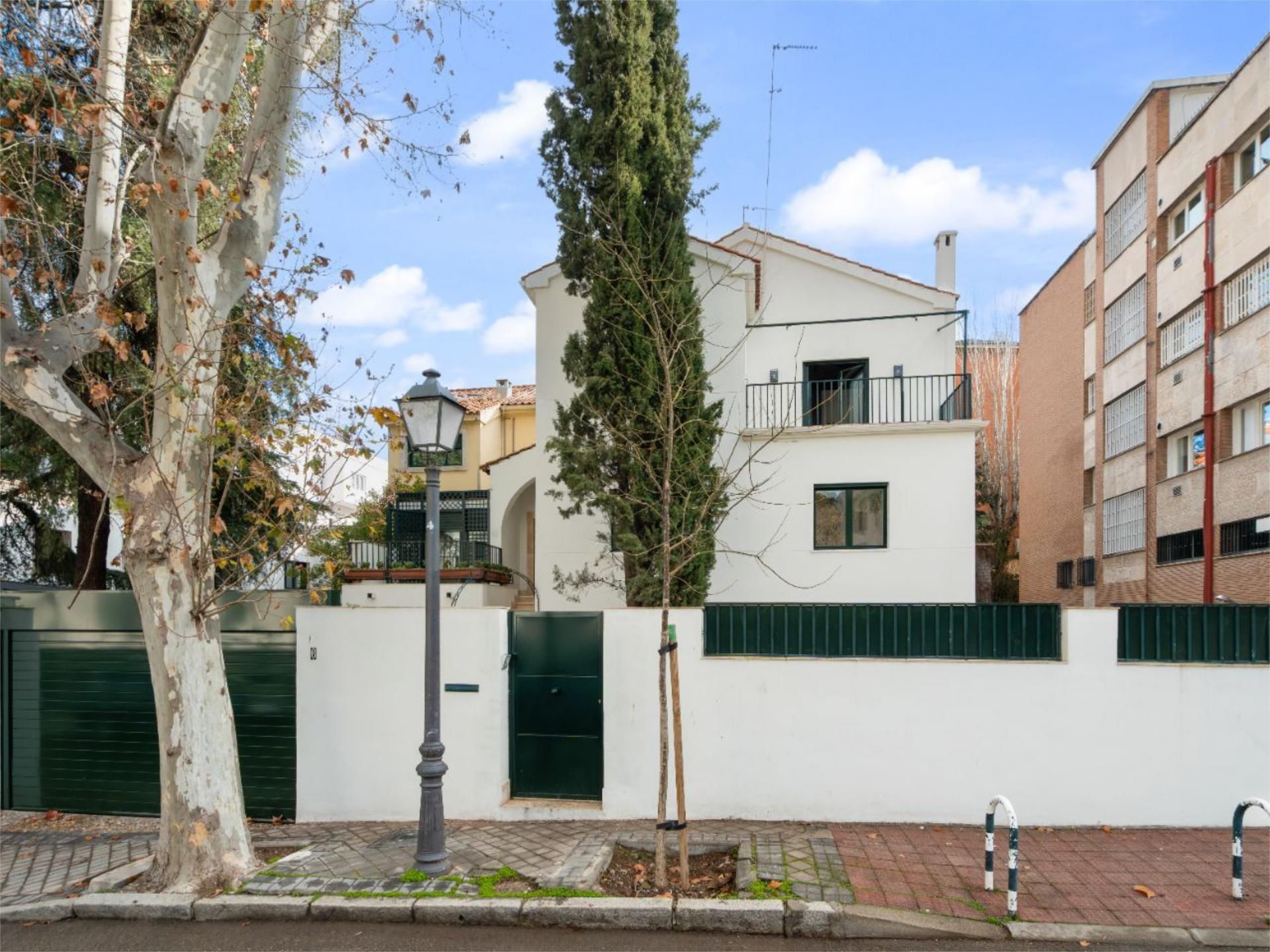 Exterior view of Duplex to rent in  Madrid Capital  with Air Conditioner, Heating and Private garden