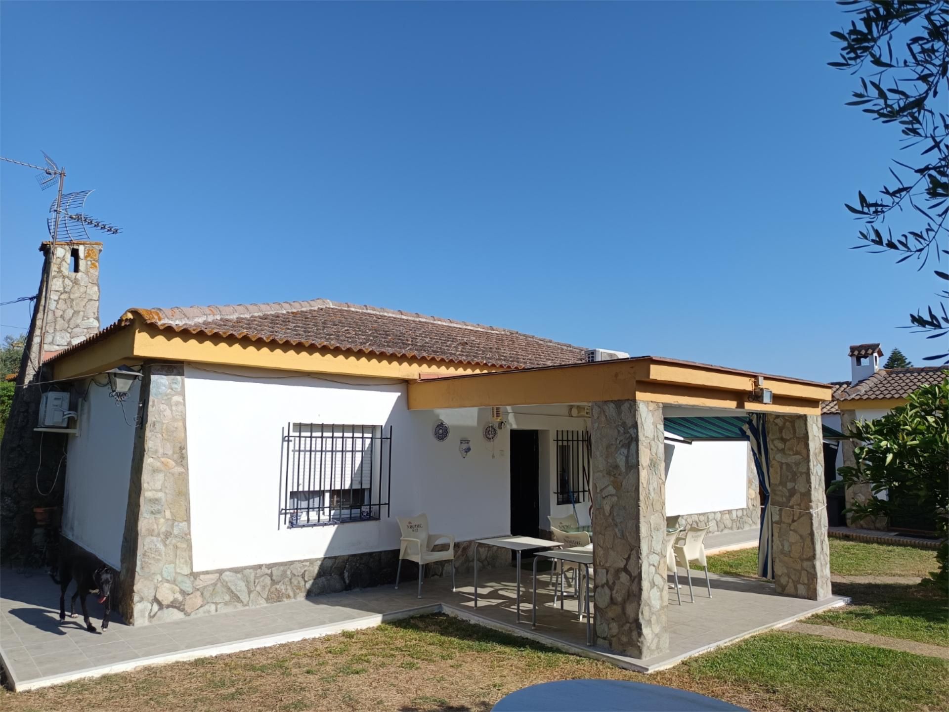 Vista exterior de Casa o xalet de lloguer en Espartinas amb Aire condicionat, Jardí privat i Terrassa