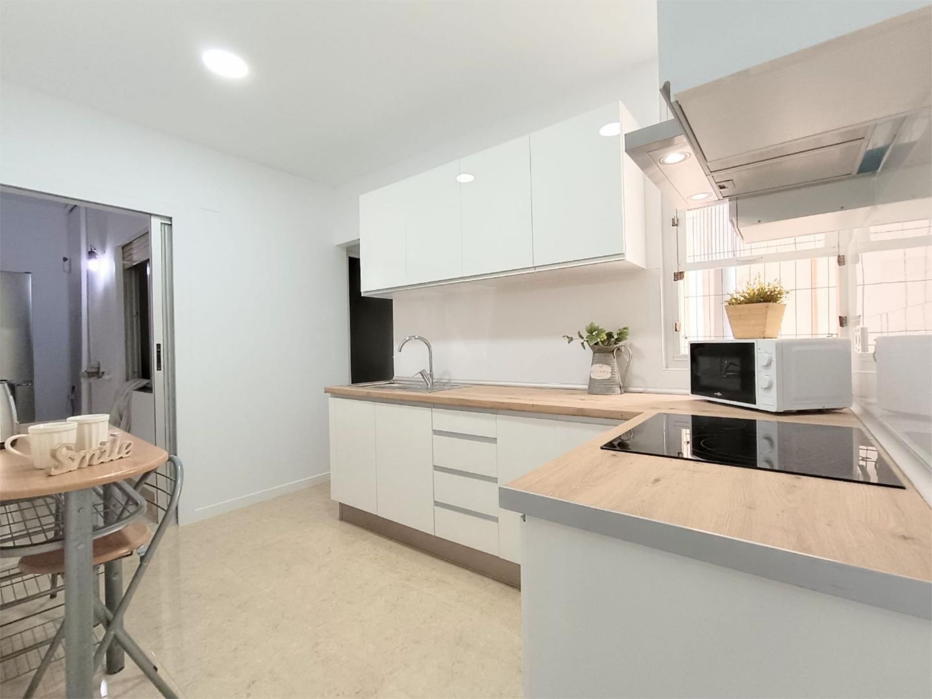 Flat to share in Calle Alcalá Galiano, 83, Carolinas Bajas Flat to share in Calle Alcalá Galiano, 83, Carolinas Bajas