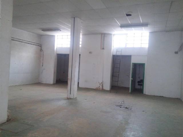 Local comercial en Venta en Calle del Romancero, 40 en San Julián - Barriada de Cortes