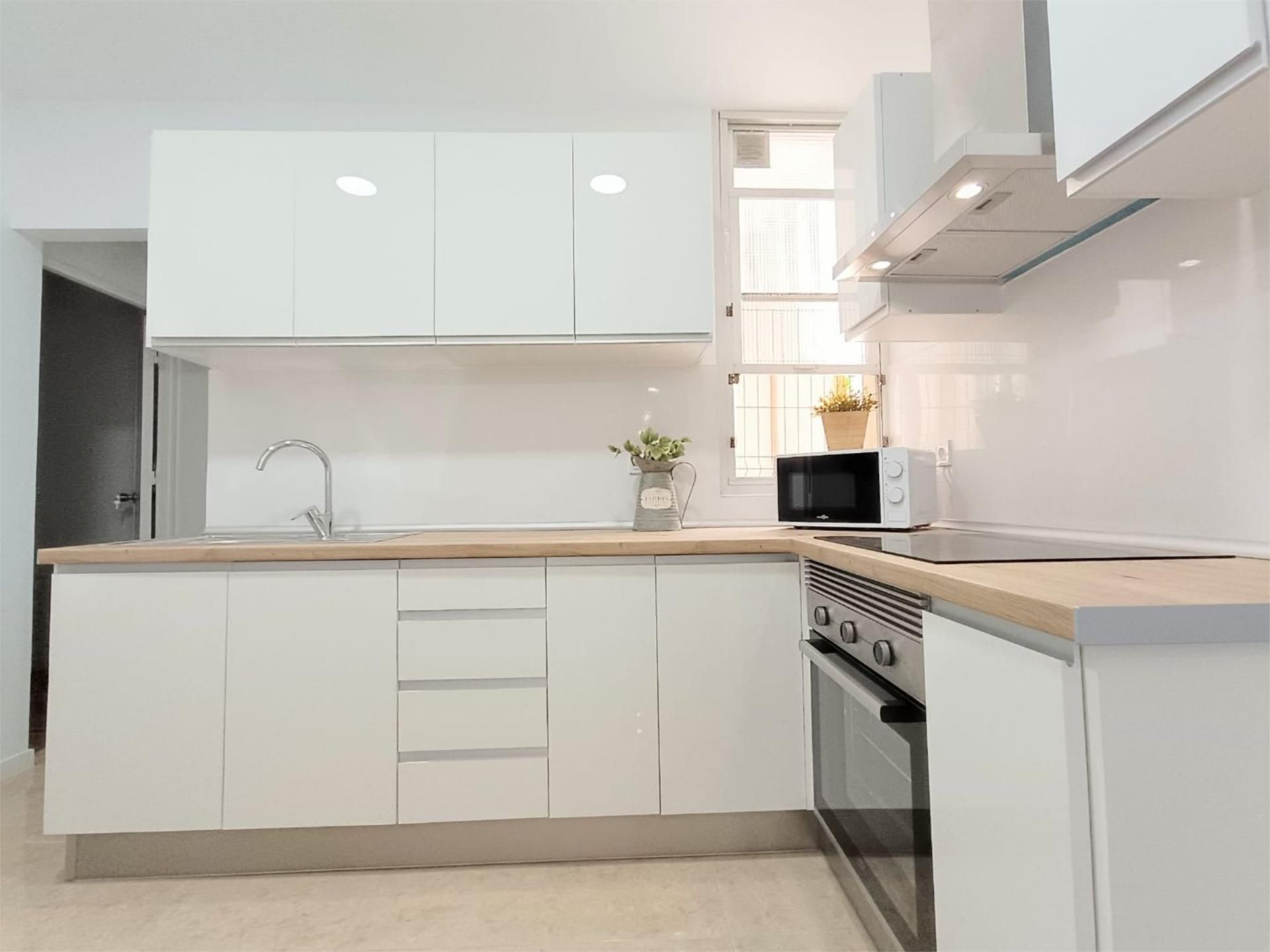 Apartment to share in Calle Alcalá Galiano, 83, Carolinas Bajas Apartment to share in Calle Alcalá Galiano, 83, Carolinas Bajas