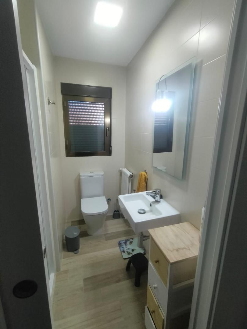 Single-family semi-detached to rent in Calle Picuerzo, 30, Reyes Católicos - Paseo San Antonio Single-family semi-detached to rent in Calle Picuerzo, 30, Reyes Católicos - Paseo San Antonio