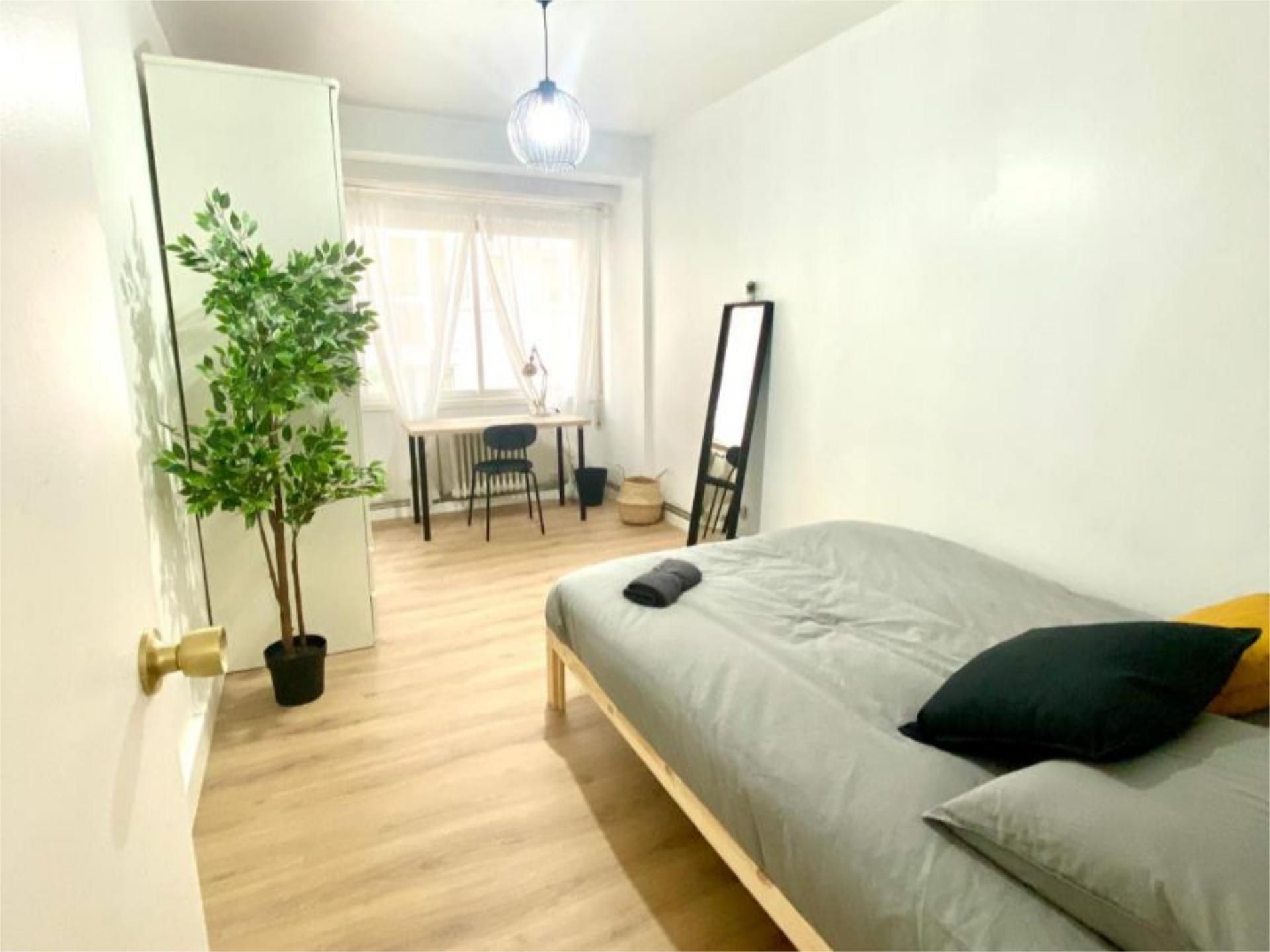 Habitación de Piso para compartir en Ferrol con Calefacción, Parquet y Amueblado