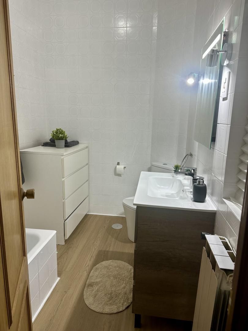 Baño de Piso de alquiler en Ferrol con Calefacción y Amueblado