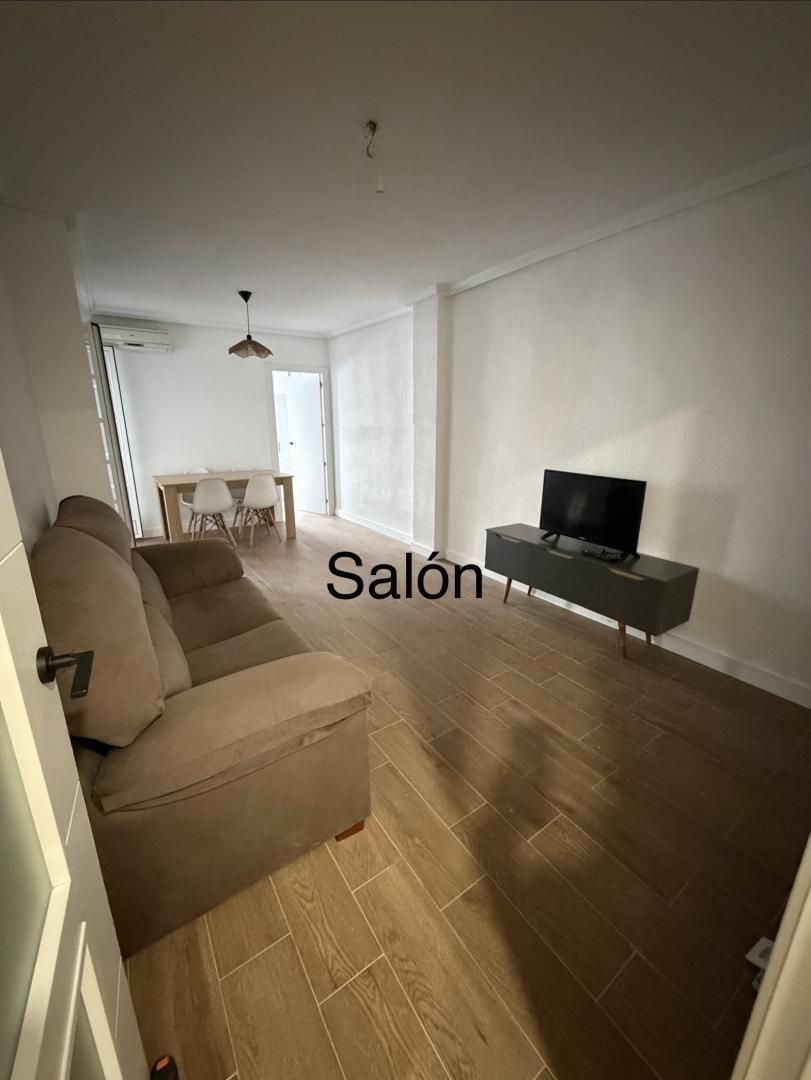 Sala d'estar de Pis de lloguer en  Jaén Capital amb Aire condicionat, Terrassa i Moblat