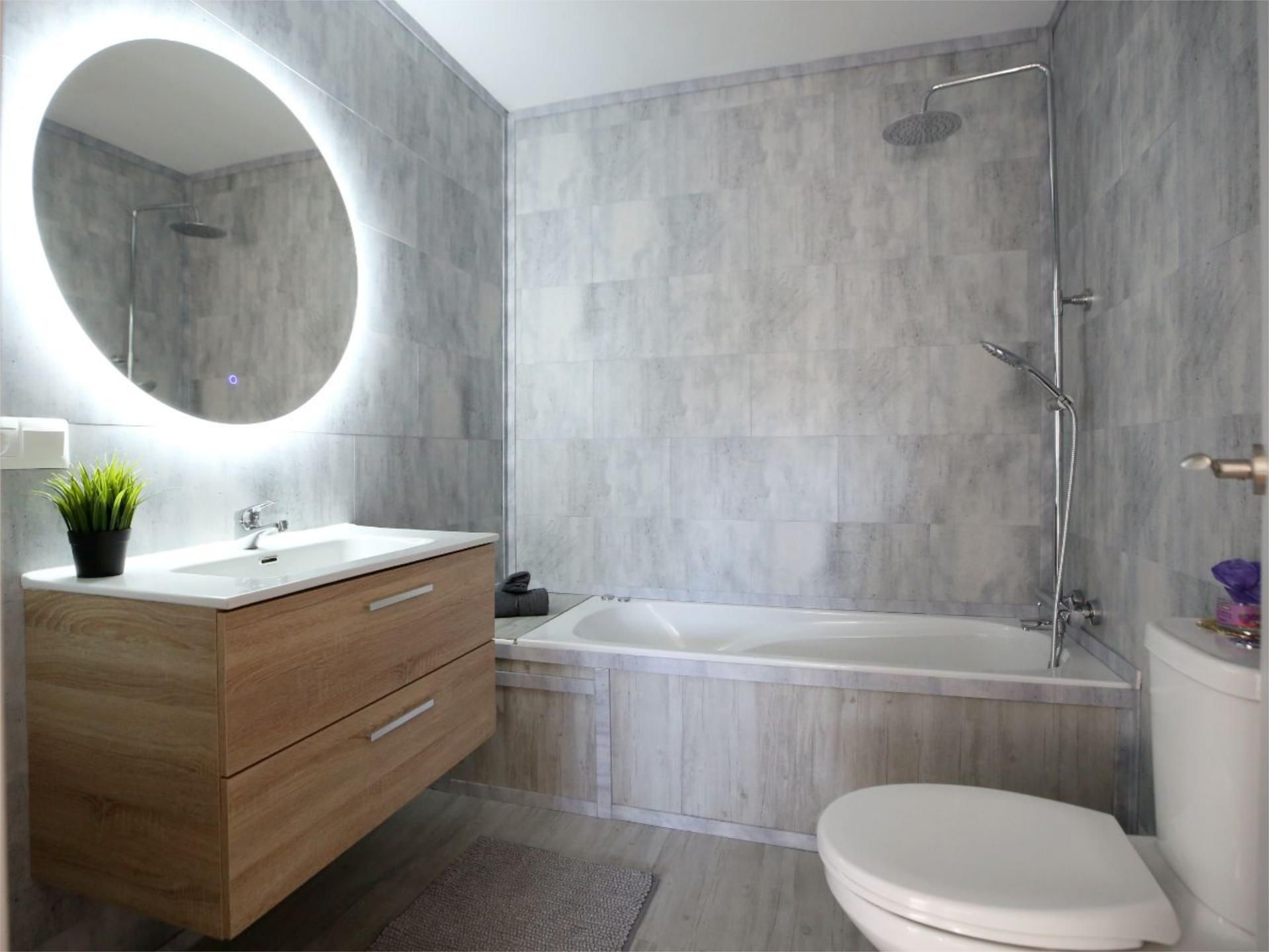 Bathroom of Flat for sale in Fuensalida  with Air Conditioner