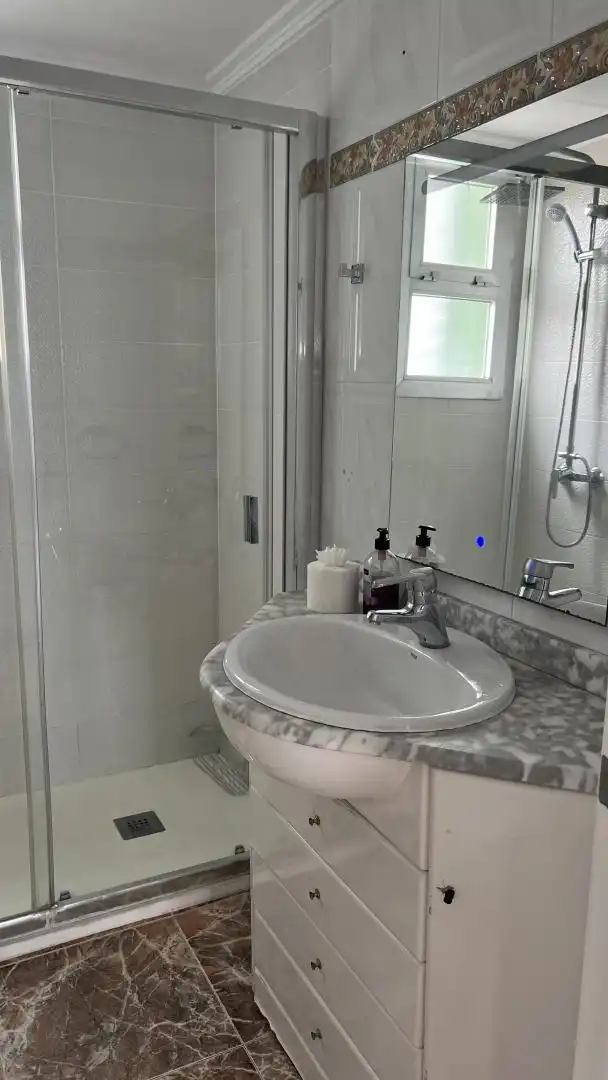 Flat for rent in Avenida Castelló, 12, Sant Antoni Bathroom of Flat for rent in Cullera with Swimming Pool, Furnished and Community parking