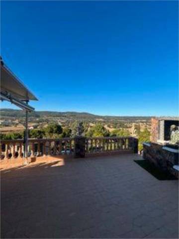 Casa adosada en Venta en Valdecaballeros