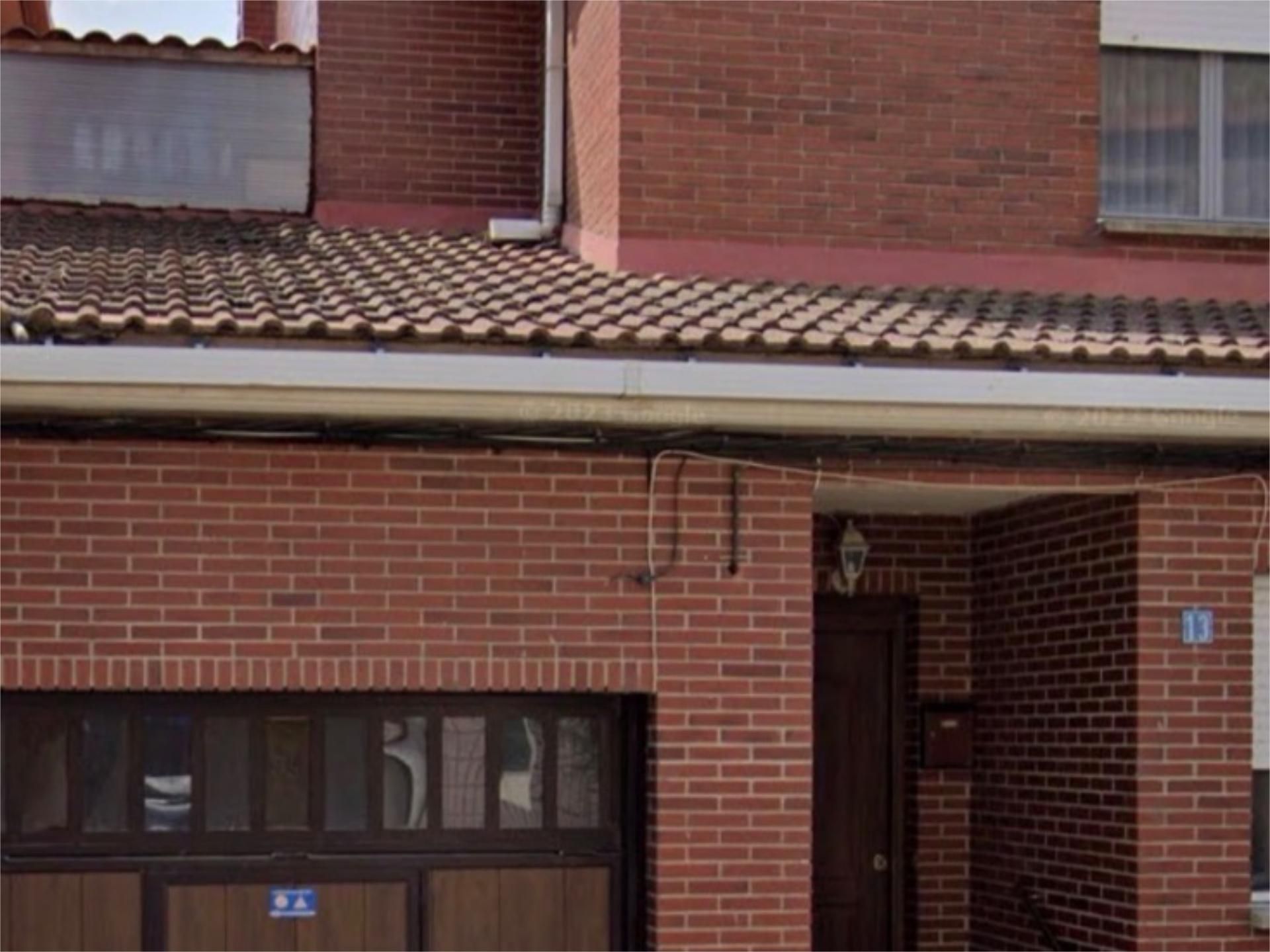 Vista exterior de Casa adosada en venda en Azagra amb Calefacció, Jardí privat i Traster