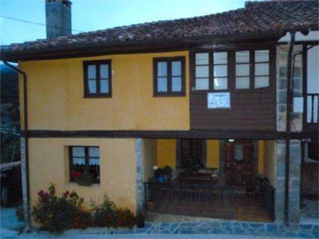 Casa-chalet en Alquiler en Caso