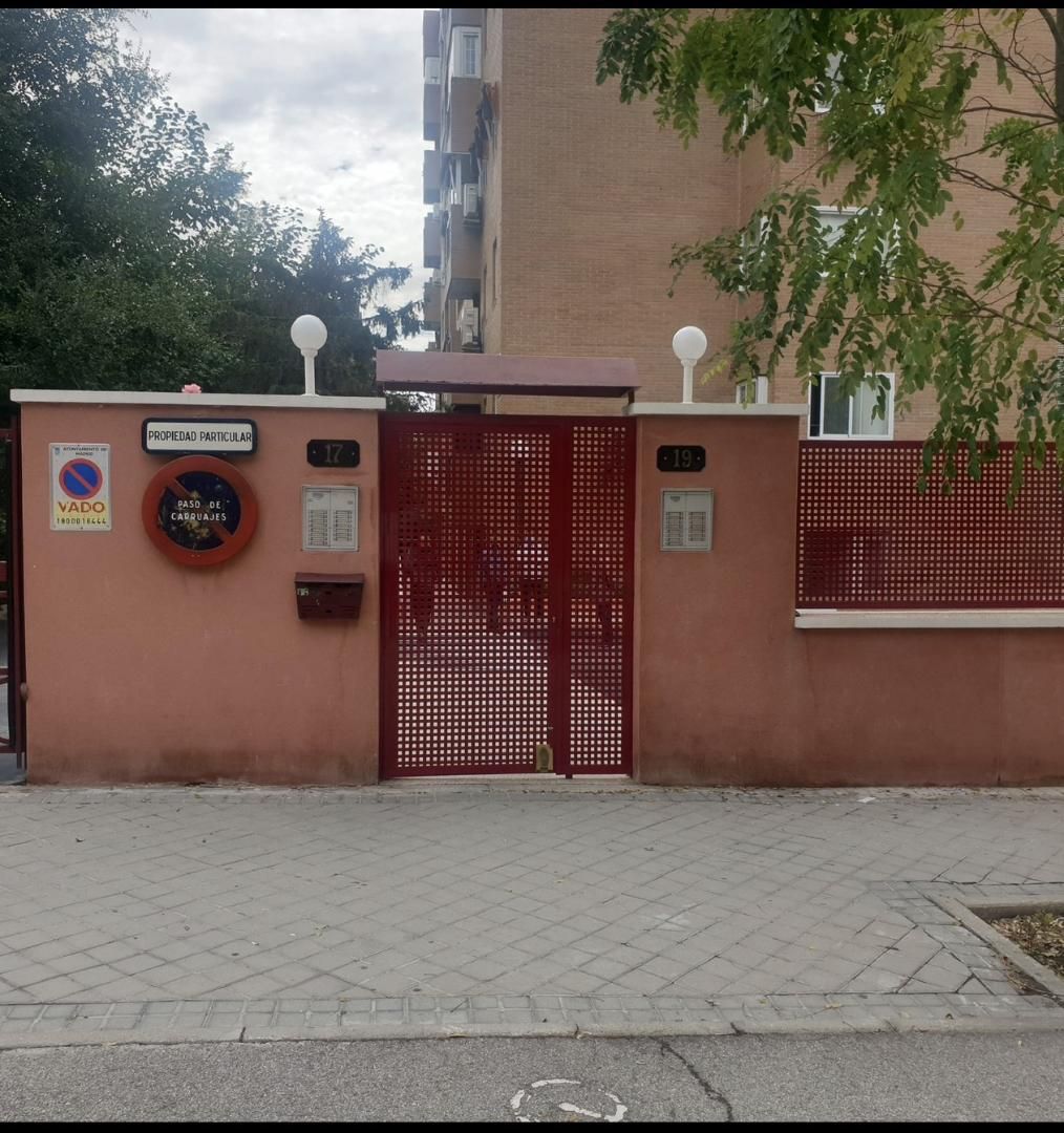 Exterior view of Garage to rent in  Madrid Capital
