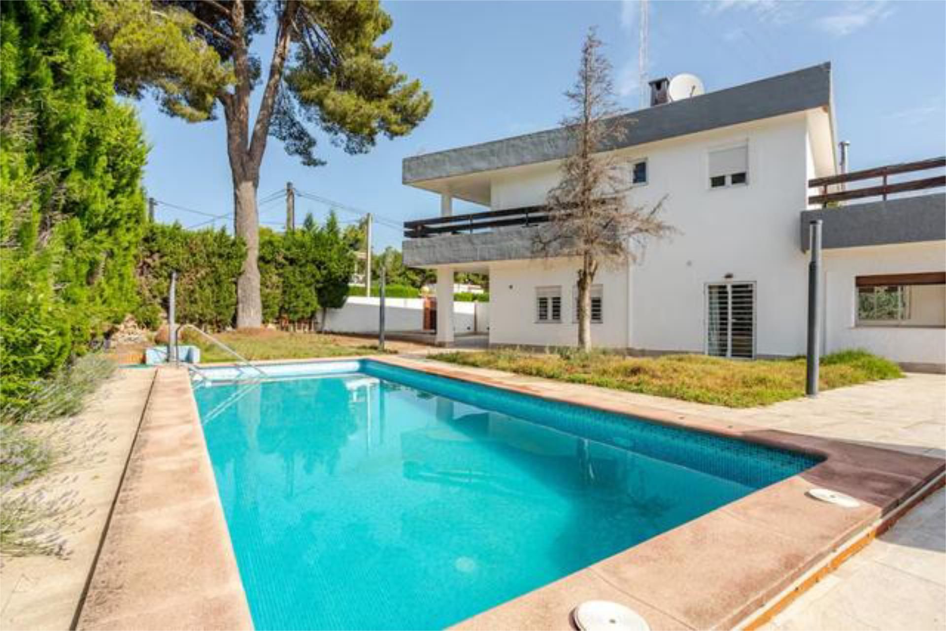 Piscina de Casa adosada en venda en Chiva amb Calefacció, Jardí privat i Terrassa