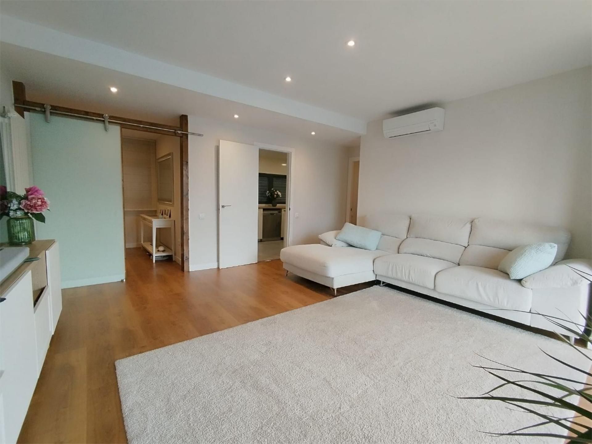 Living room of Flat for sale in  Madrid Capital  with Air Conditioner, Terrace and Swimming Pool