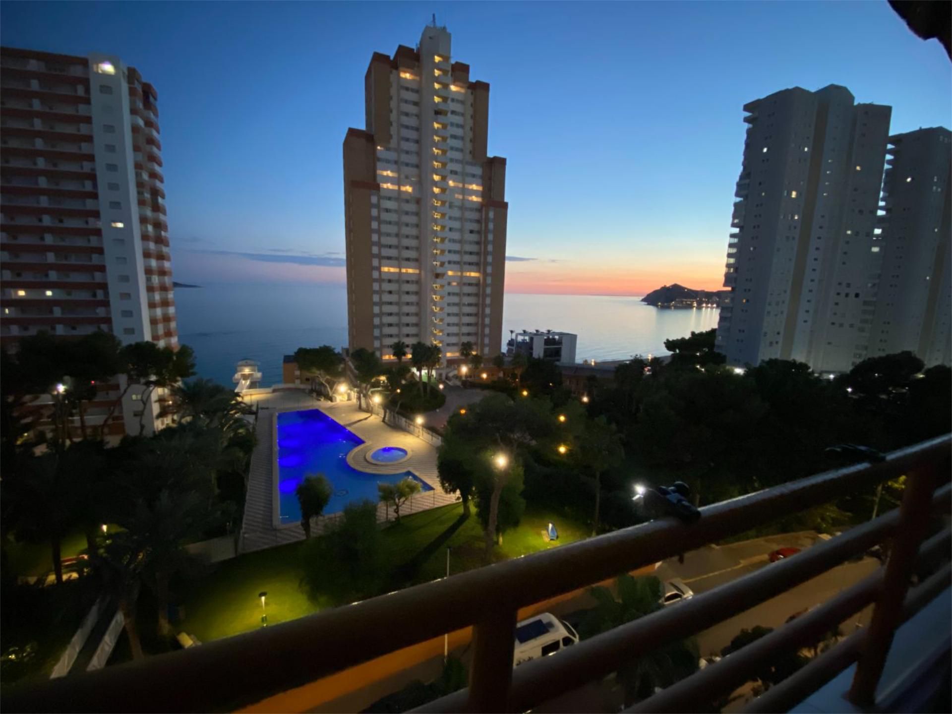 Dormitori de Apartament de lloguer en Benidorm amb Jardí privat, Piscina i Moblat