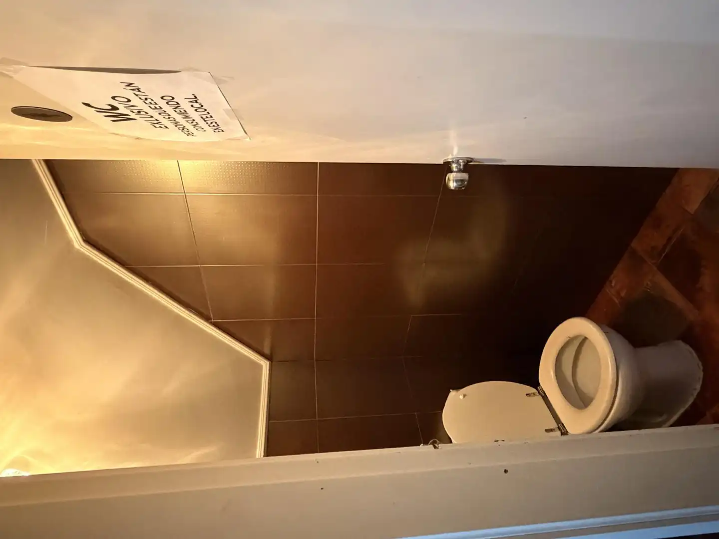 Geschaftsraum zur Miete in Avenida Madrid, 5, La Carolina Badezimmer von Geschaftsraum zur Miete in La Carolina mit Klimaanlage