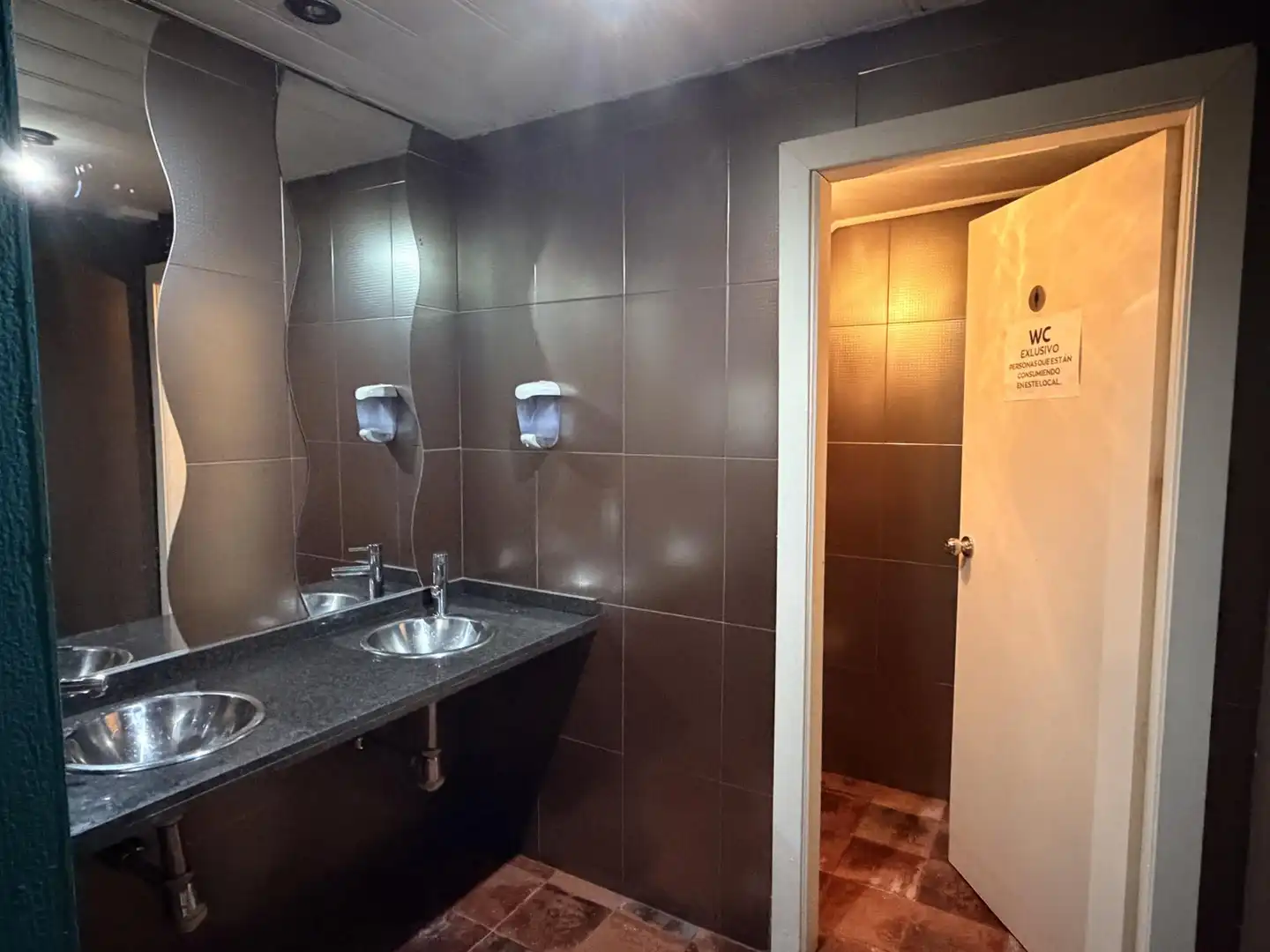 Geschaftsraum zur Miete in Avenida Madrid, 5, La Carolina Badezimmer von Geschaftsraum zur Miete in La Carolina mit Klimaanlage