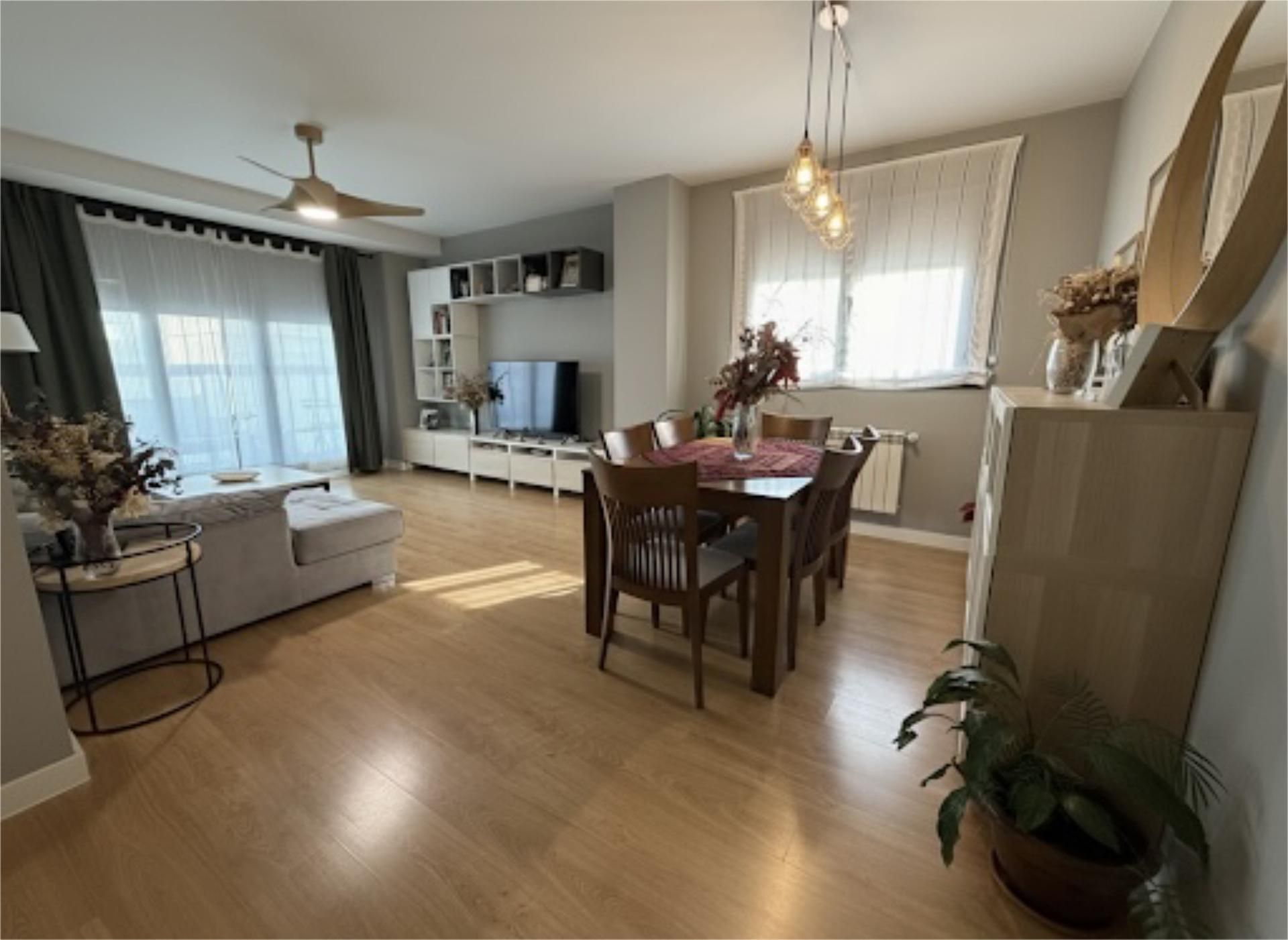 Sala d'estar de Pis en venda en Valdemoro amb Aire condicionat, Terrassa i Piscina