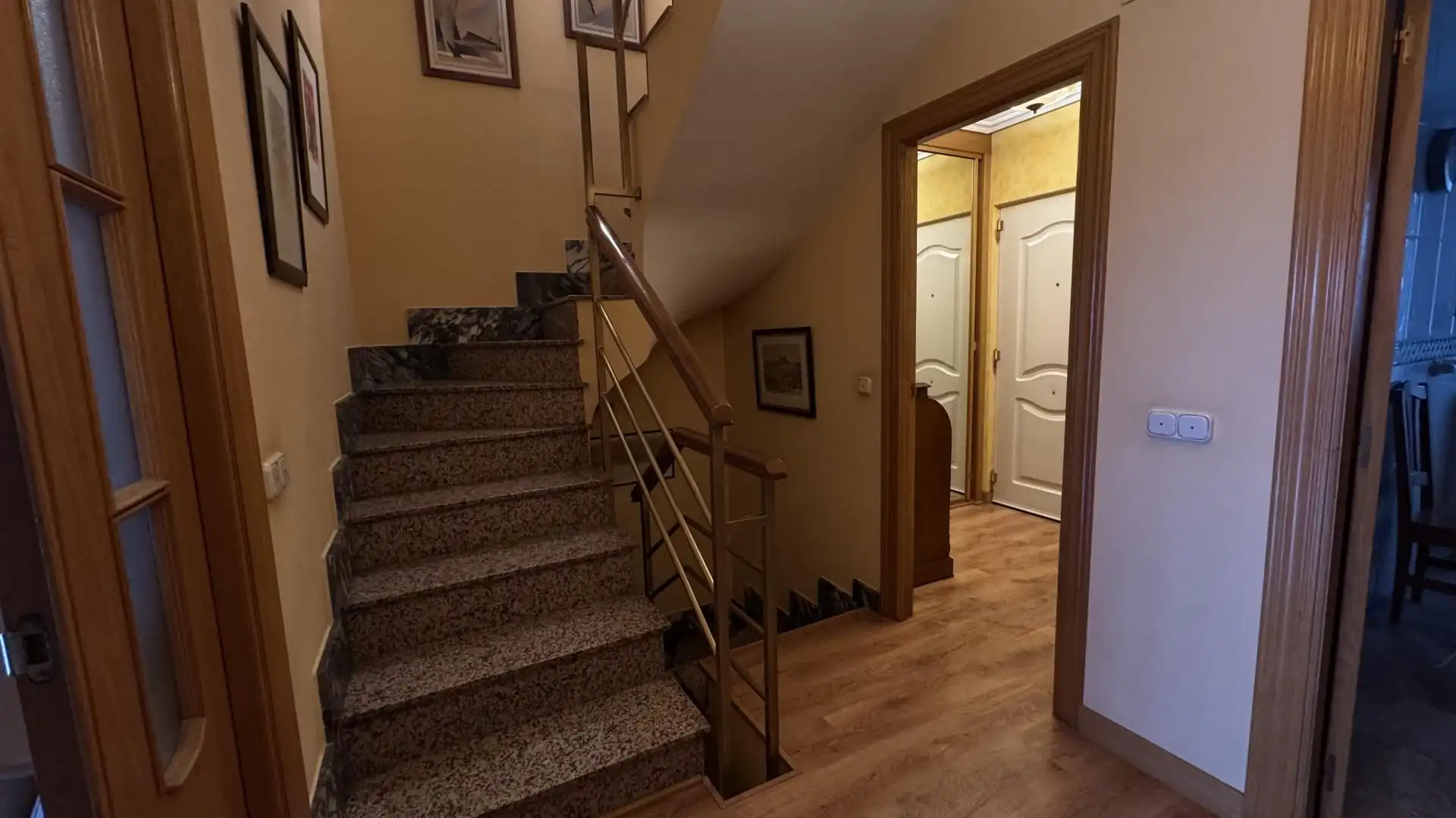 Houses for sale in Calle Viseu, 18, Vistahermosa Houses for sale in Salamanca Capital with Terrace, Swimming Pool and Balcony