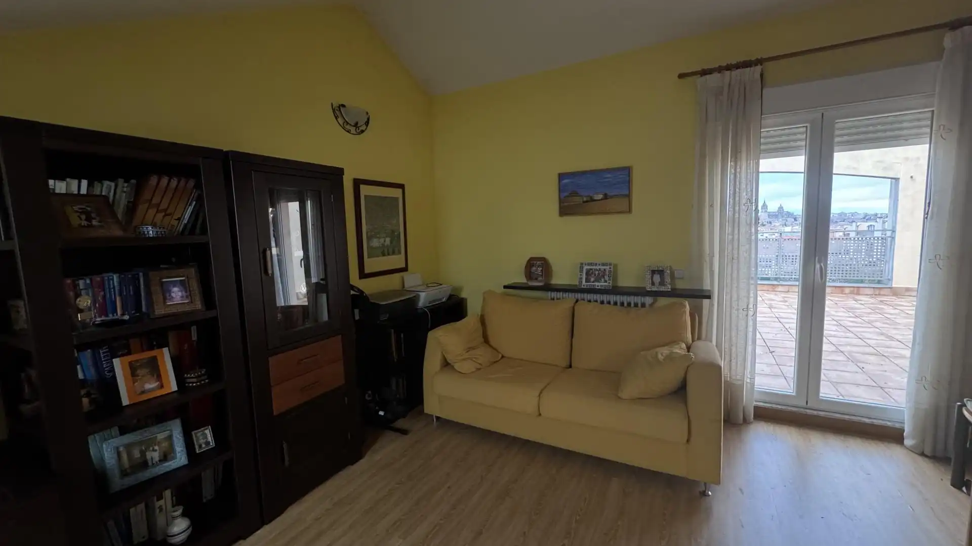 Houses for sale in Calle Viseu, 18, Vistahermosa Living room of Houses for sale in Salamanca Capital with Terrace, Swimming Pool and Balcony