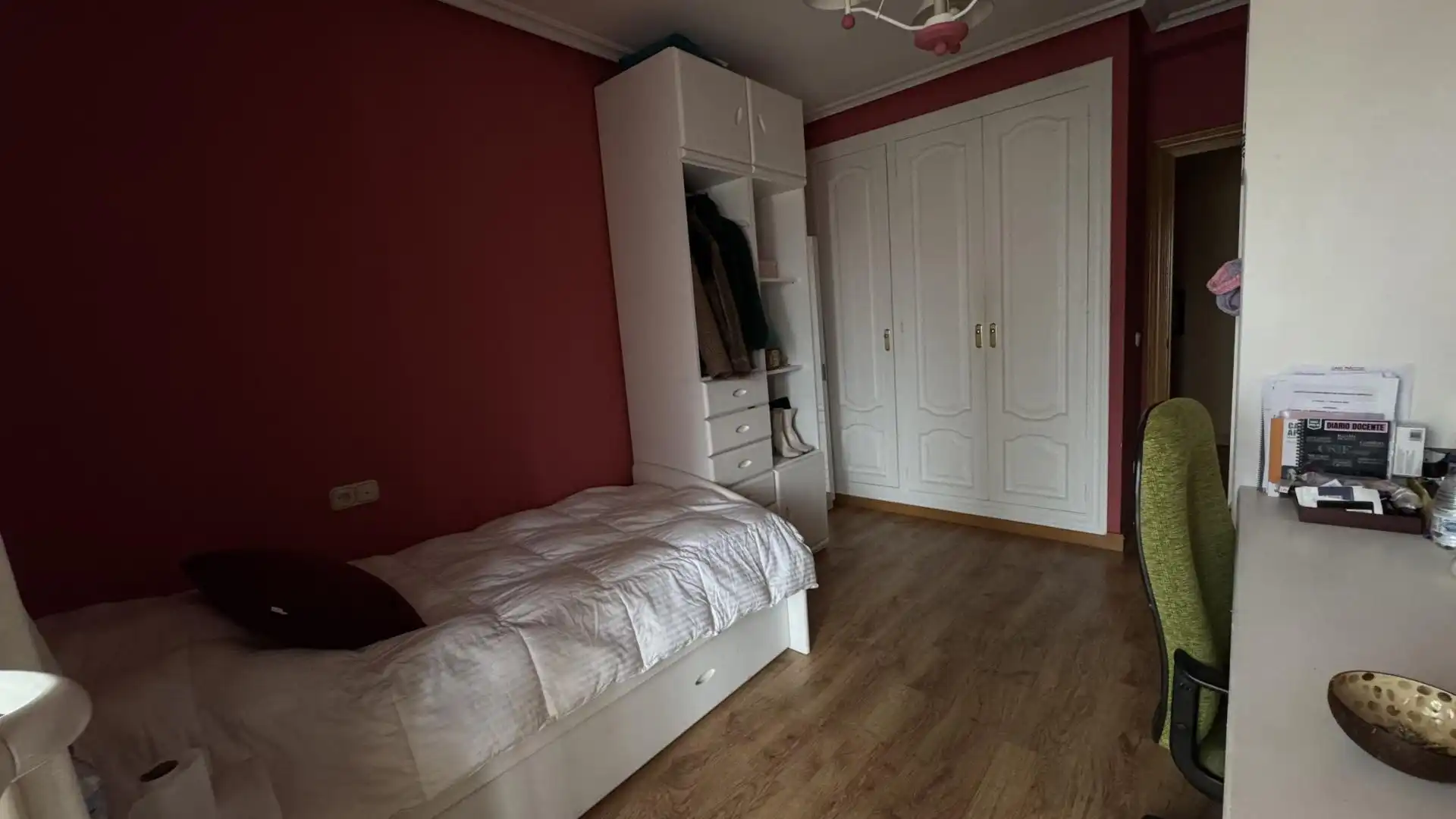 Houses for sale in Calle Viseu, 18, Vistahermosa Bedroom of Houses for sale in Salamanca Capital with Terrace, Swimming Pool and Balcony
