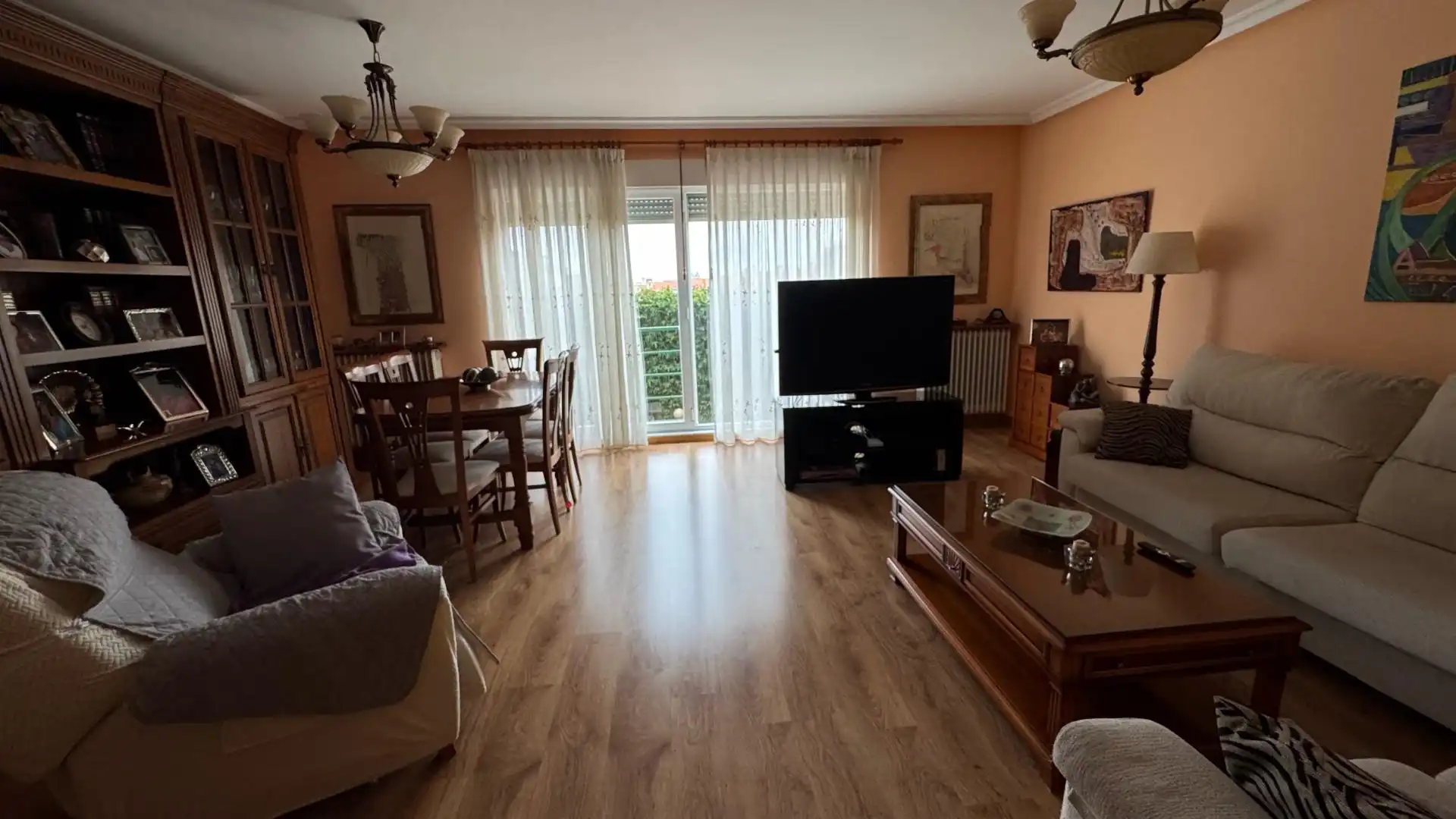 Houses for sale in Calle Viseu, 18, Vistahermosa Living room of Houses for sale in Salamanca Capital with Terrace, Swimming Pool and Balcony