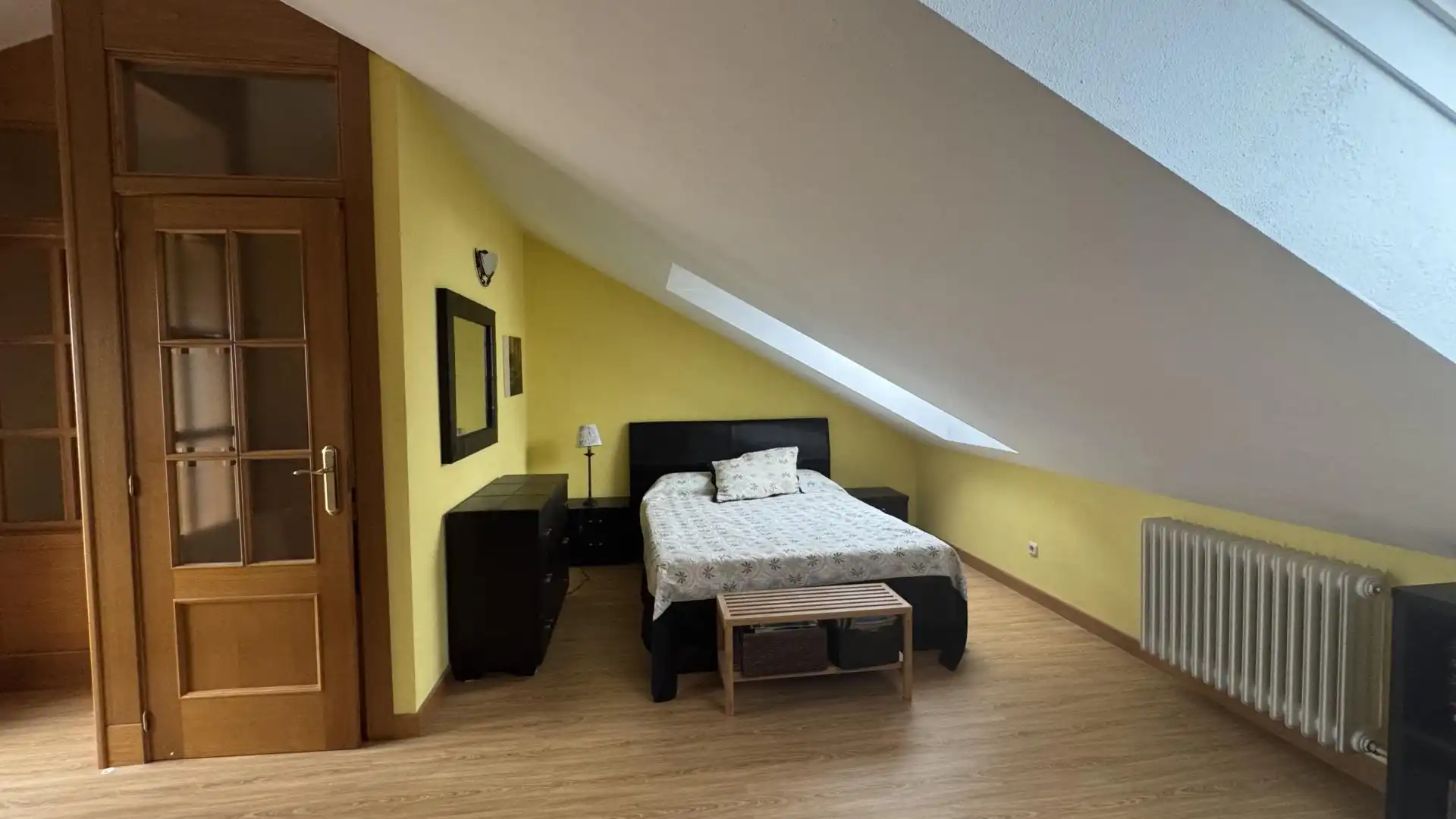 Houses for sale in Calle Viseu, 18, Vistahermosa Bedroom of Houses for sale in Salamanca Capital with Terrace, Swimming Pool and Balcony
