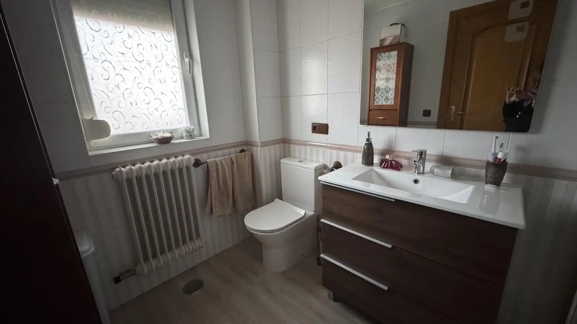 Houses for sale in Calle Viseu, 18, Vistahermosa Bathroom of Houses for sale in Salamanca Capital with Terrace, Swimming Pool and Balcony