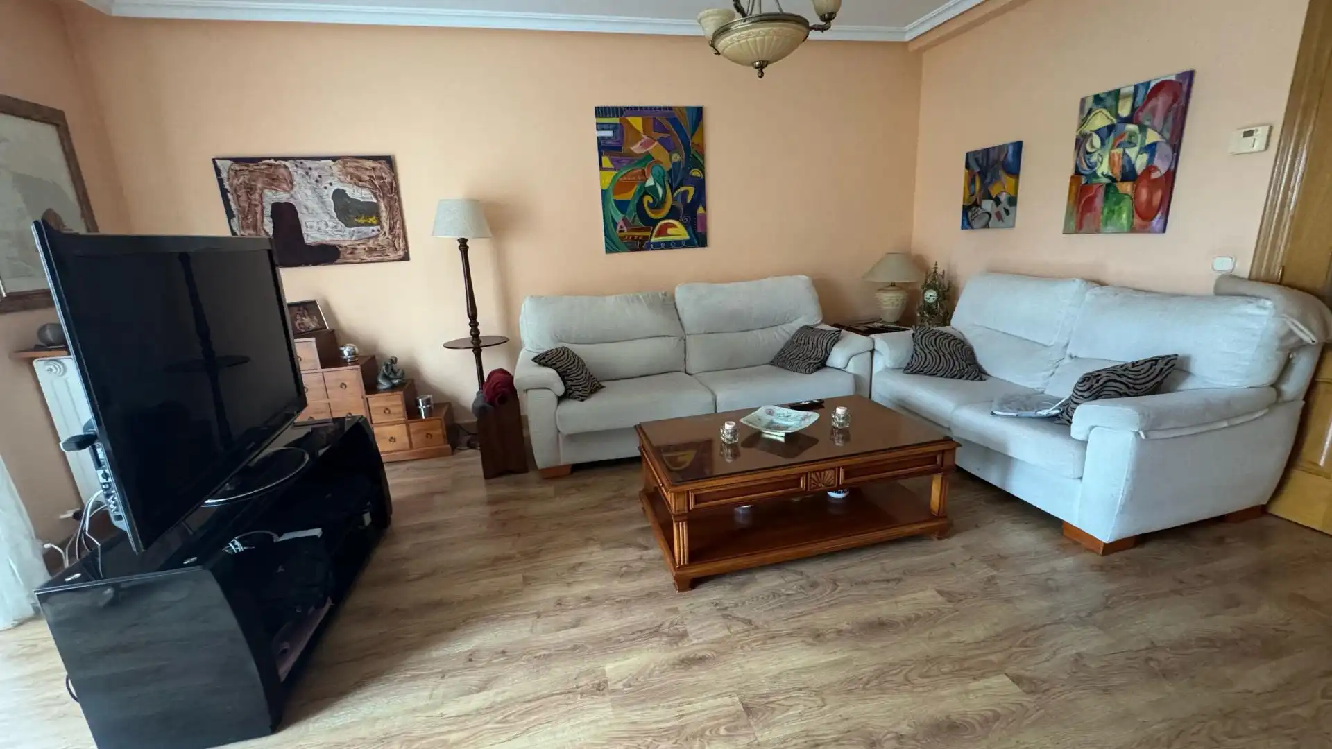 Houses for sale in Calle Viseu, 18, Vistahermosa Living room of Houses for sale in Salamanca Capital with Terrace, Swimming Pool and Balcony