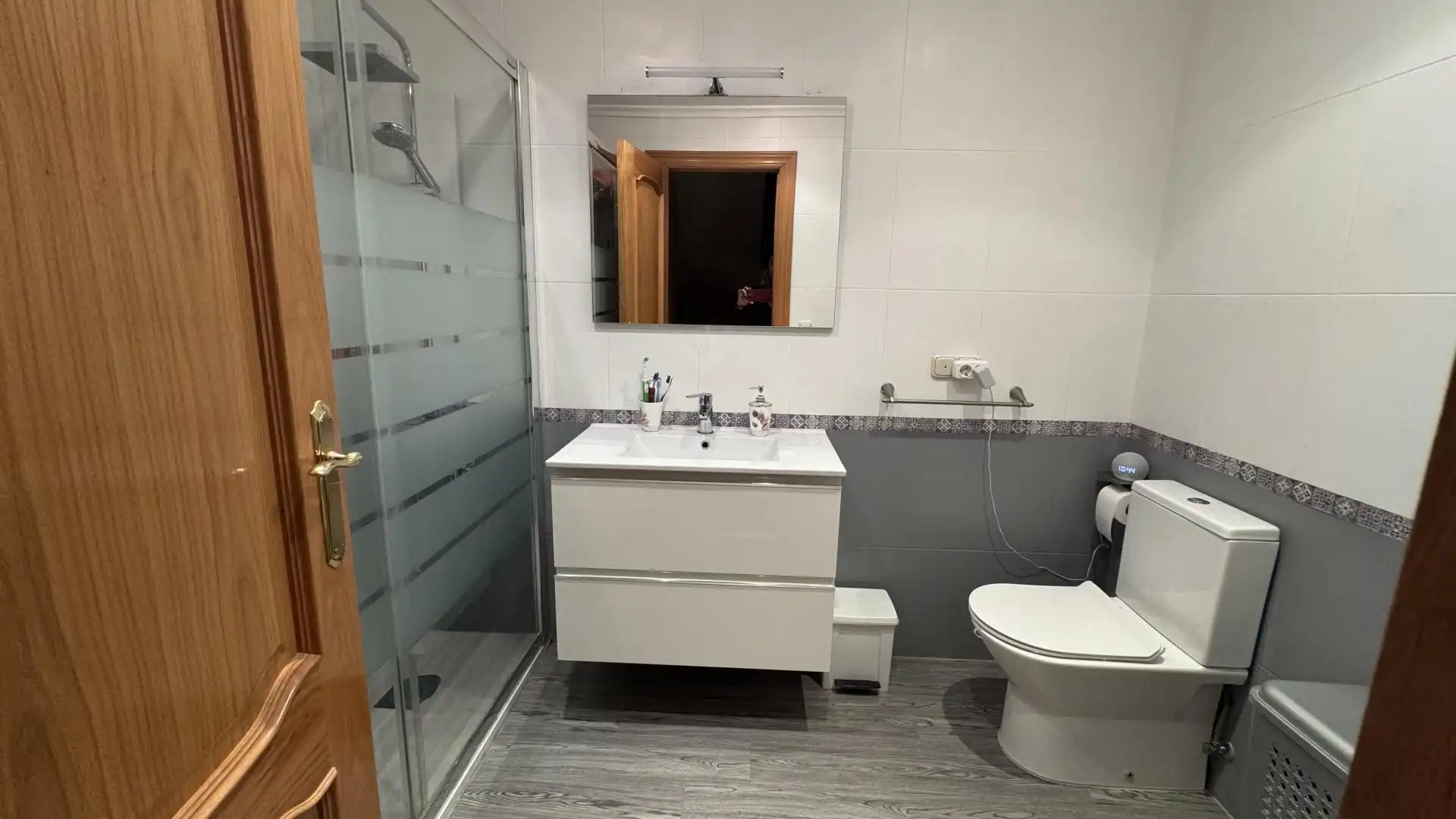 Houses for sale in Calle Viseu, 18, Vistahermosa Bathroom of Houses for sale in Salamanca Capital with Terrace, Swimming Pool and Balcony