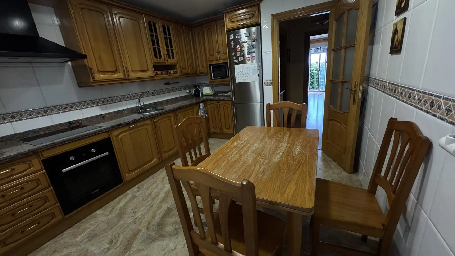 Houses for sale in Calle Viseu, 18, Vistahermosa Kitchen of Houses for sale in Salamanca Capital with Terrace, Swimming Pool and Balcony