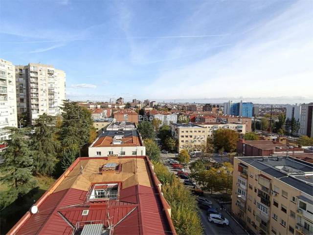 Piso en Venta en Calle de Villamanín, 39 en Lucero