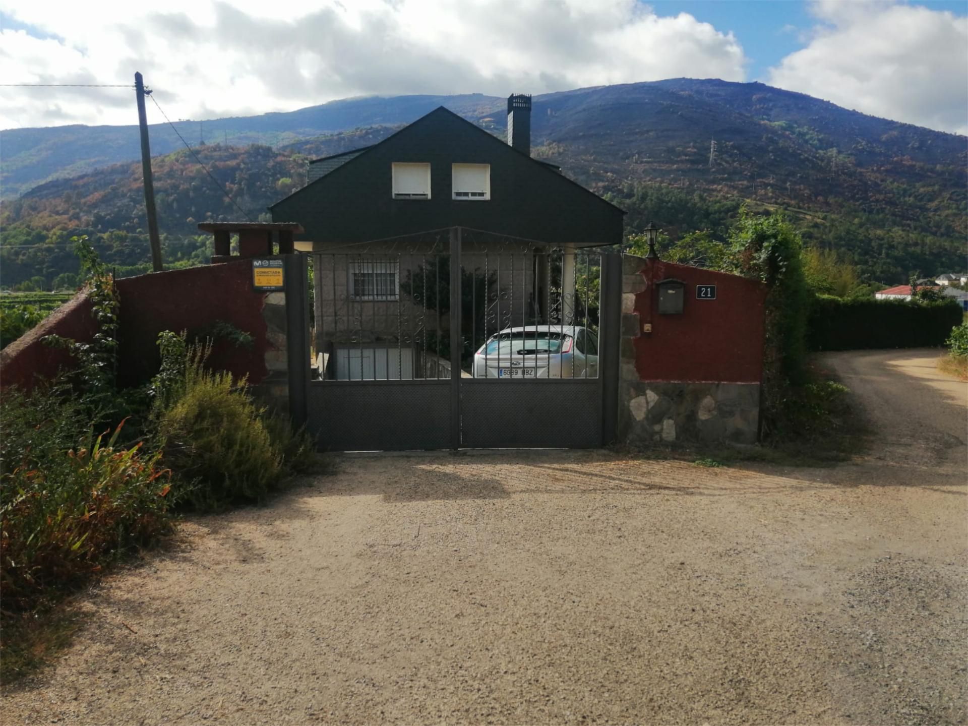 Exterior view of House or chalet for sale in Vilamartín de Valdeorras  with Private garden, Terrace and Furnished