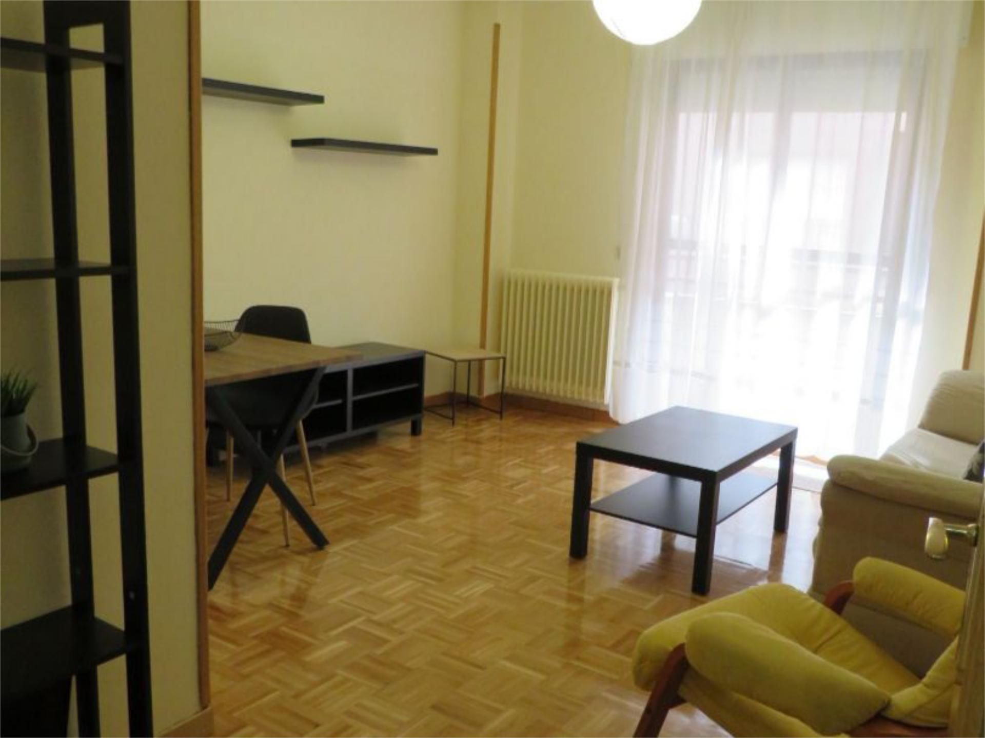Living room of Flat to rent in Zamora Capital   with Heating, Parquet flooring and Furnished