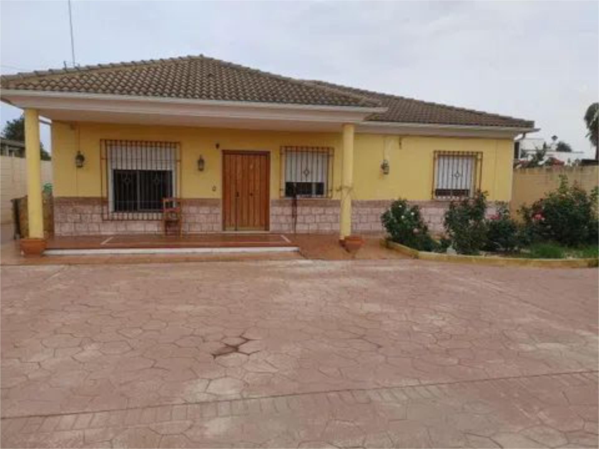 Vista exterior de Casa o xalet de lloguer en  Córdoba Capital amb Aire condicionat, Calefacció i Jardí privat