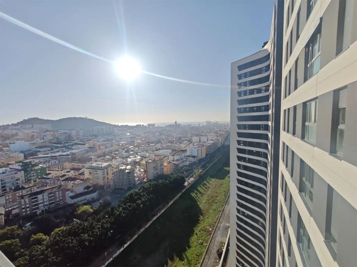 Wohnung zur Miete in Paseo Martiricos, 40, Martiricos - La Roca - La Rosaleda Außenansicht von Wohnung zur Miete in Málaga mit Klimaanlage, Heizung und Schwimmbad