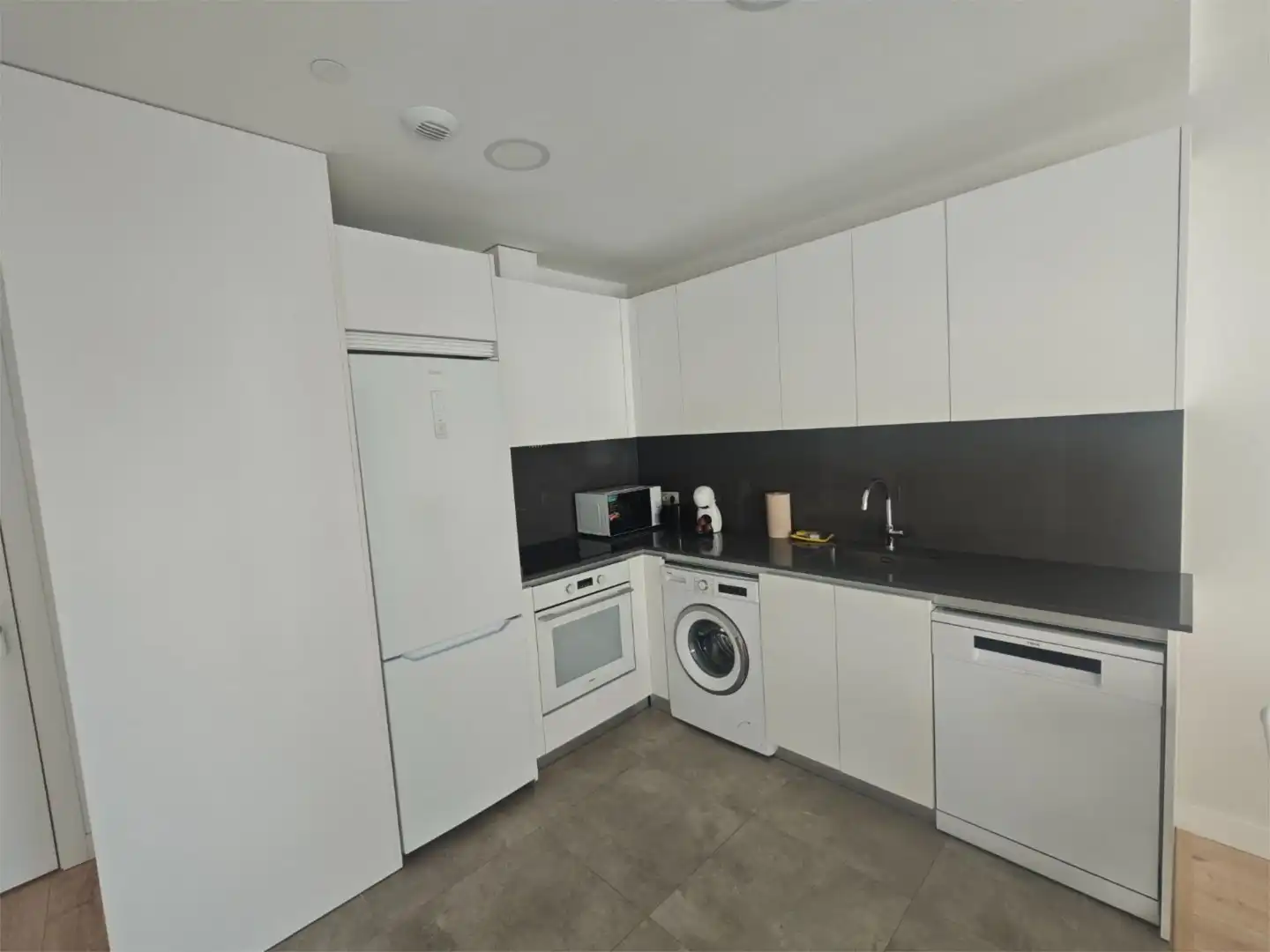 Wohnung zur Miete in Paseo Martiricos, 40, Martiricos - La Roca - La Rosaleda Küche von Wohnung zur Miete in Málaga mit Klimaanlage, Heizung und Schwimmbad
