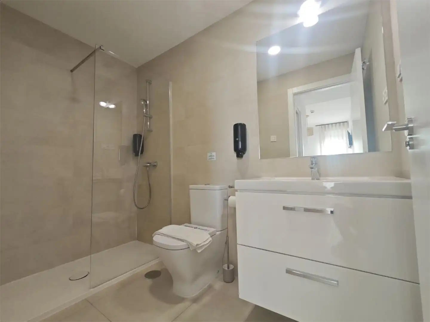 Wohnung zur Miete in Paseo Martiricos, 40, Martiricos - La Roca - La Rosaleda Badezimmer von Wohnung zur Miete in Málaga mit Klimaanlage, Heizung und Schwimmbad