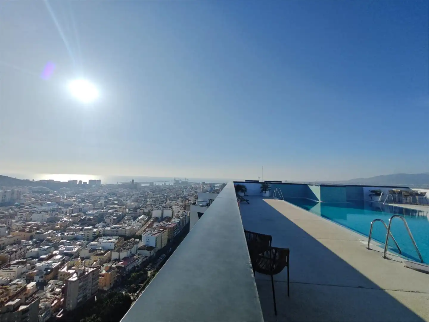 Wohnung zur Miete in Paseo Martiricos, 40, Martiricos - La Roca - La Rosaleda Schwimmbecken von Wohnung zur Miete in Málaga mit Klimaanlage, Heizung und Schwimmbad