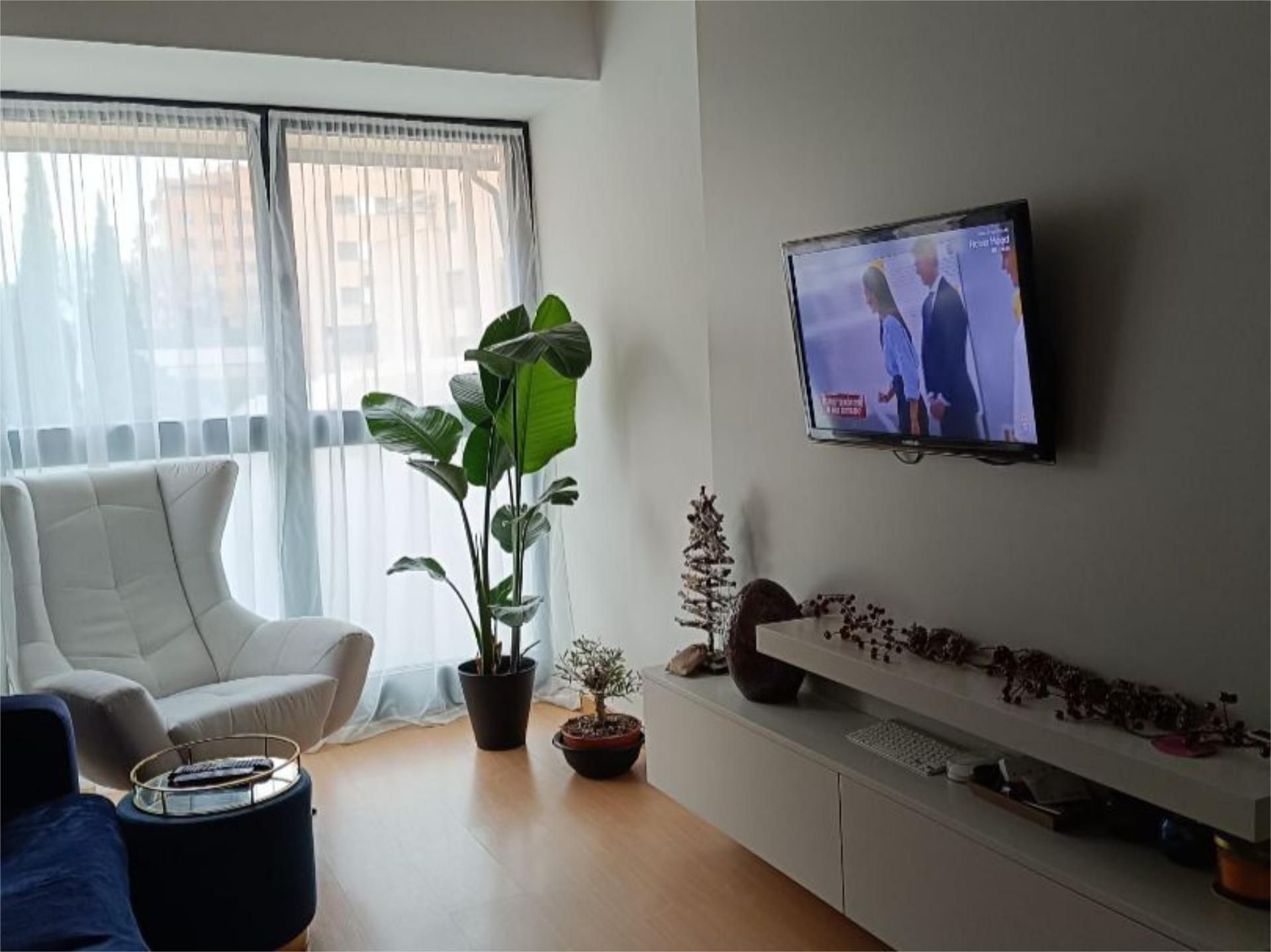 Living room of Flat for sale in  Madrid Capital  with Heating, Parquet flooring and Storage room