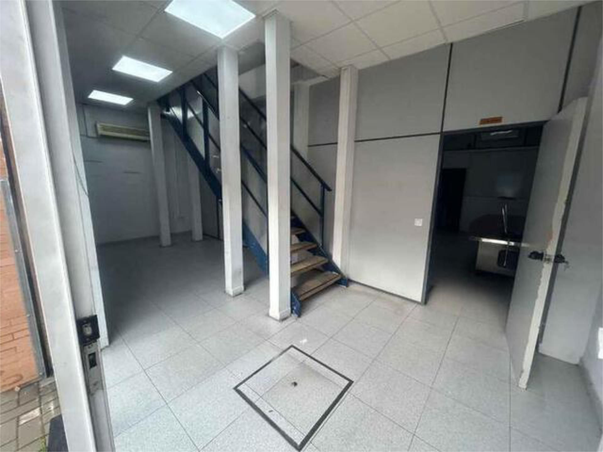 Nau industrial de lloguer en  Sevilla Capital amb Aire condicionat