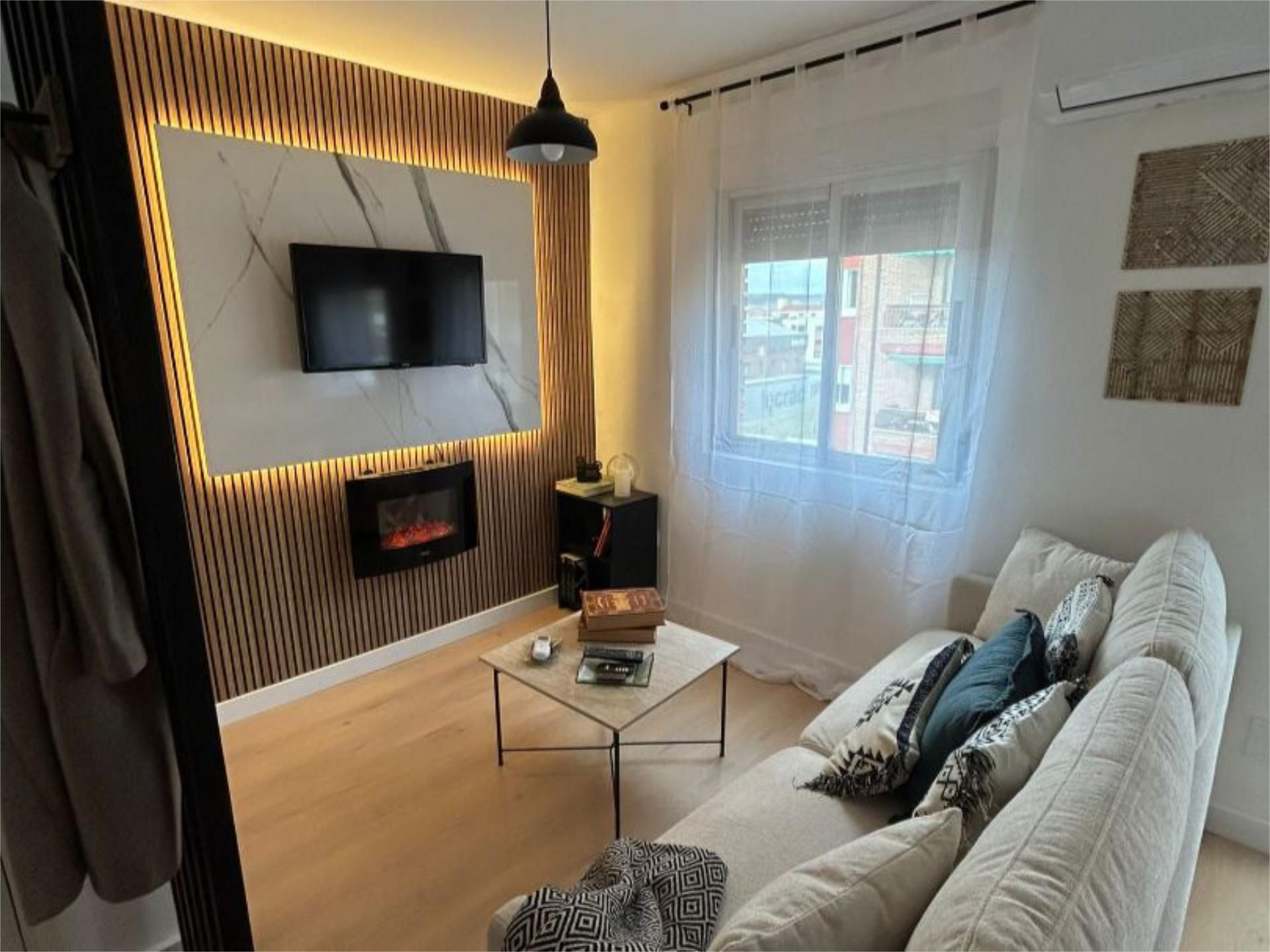 Pis en venda a Plaza Rabí Sem Tob, 10, Santiago - San Telmo Sala d'estar de Pis en venda en Palencia Capital amb Aire condicionat, Calefacció i Parquet