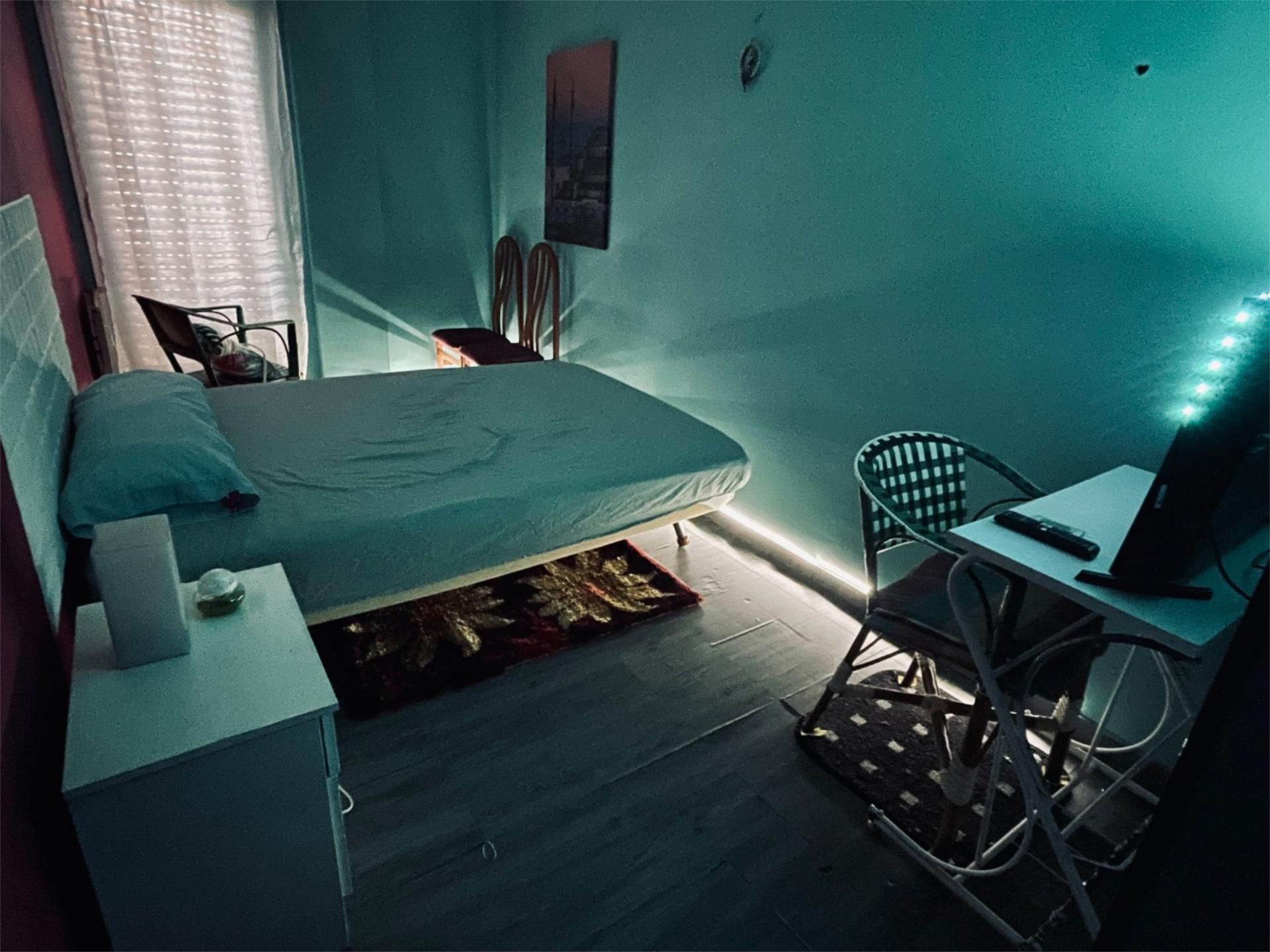 Bedroom of Flat to share in Binéfar  with Heating, Parquet flooring and Furnished