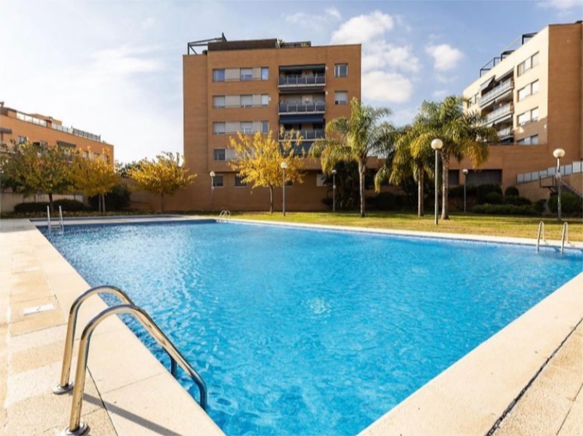 Pis en venda a Carrer Antònia Macià, 2, Montgat Piscina de Pis en venda en Montgat amb Aire condicionat, Calefacció i Jardí privat