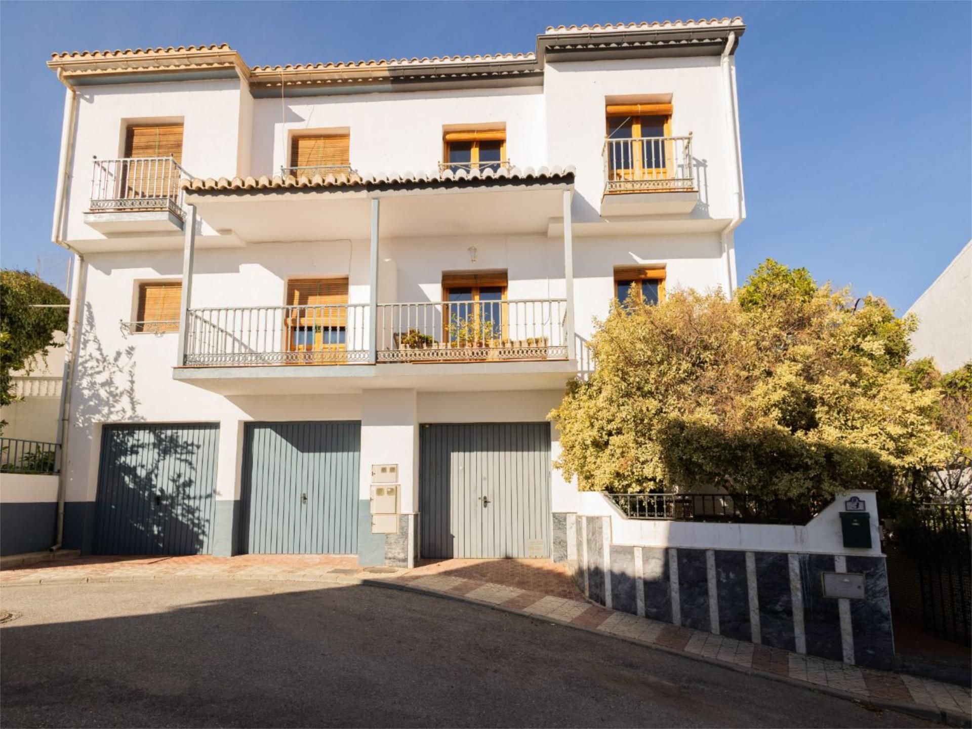 Vista exterior de Casa adosada en venda en Órgiva amb Terrassa, Piscina i Balcó