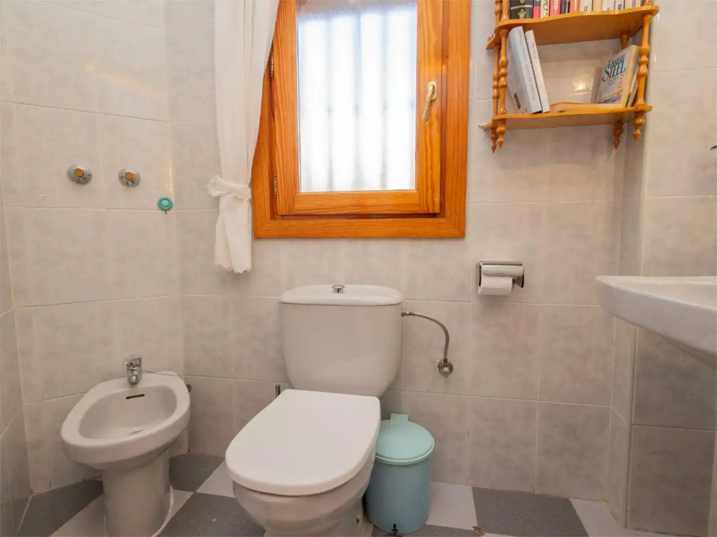 Bathroom of Detached homes for sale in Órgiva  with Heating, Private garden and Terrace