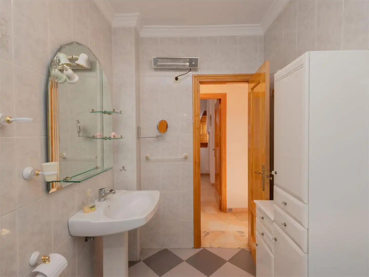 Bathroom of Detached homes for sale in Órgiva  with Heating, Private garden and Terrace