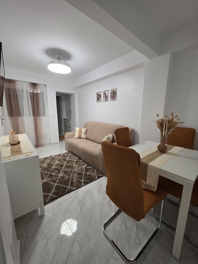 Living room of Flat to rent in  Sevilla Capital  with Air Conditioner, Furnished and Washing machine
