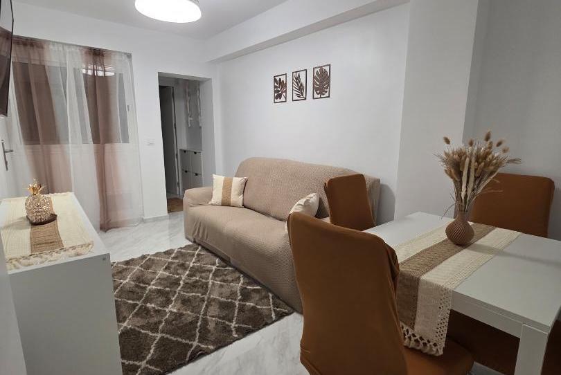 Flat to rent in Calle Montellano, 45, La Plata, Sevilla Capital - image 1 Photo 1 of Flat to rent in Calle Montellano, 45, La Plata, Sevilla Capital